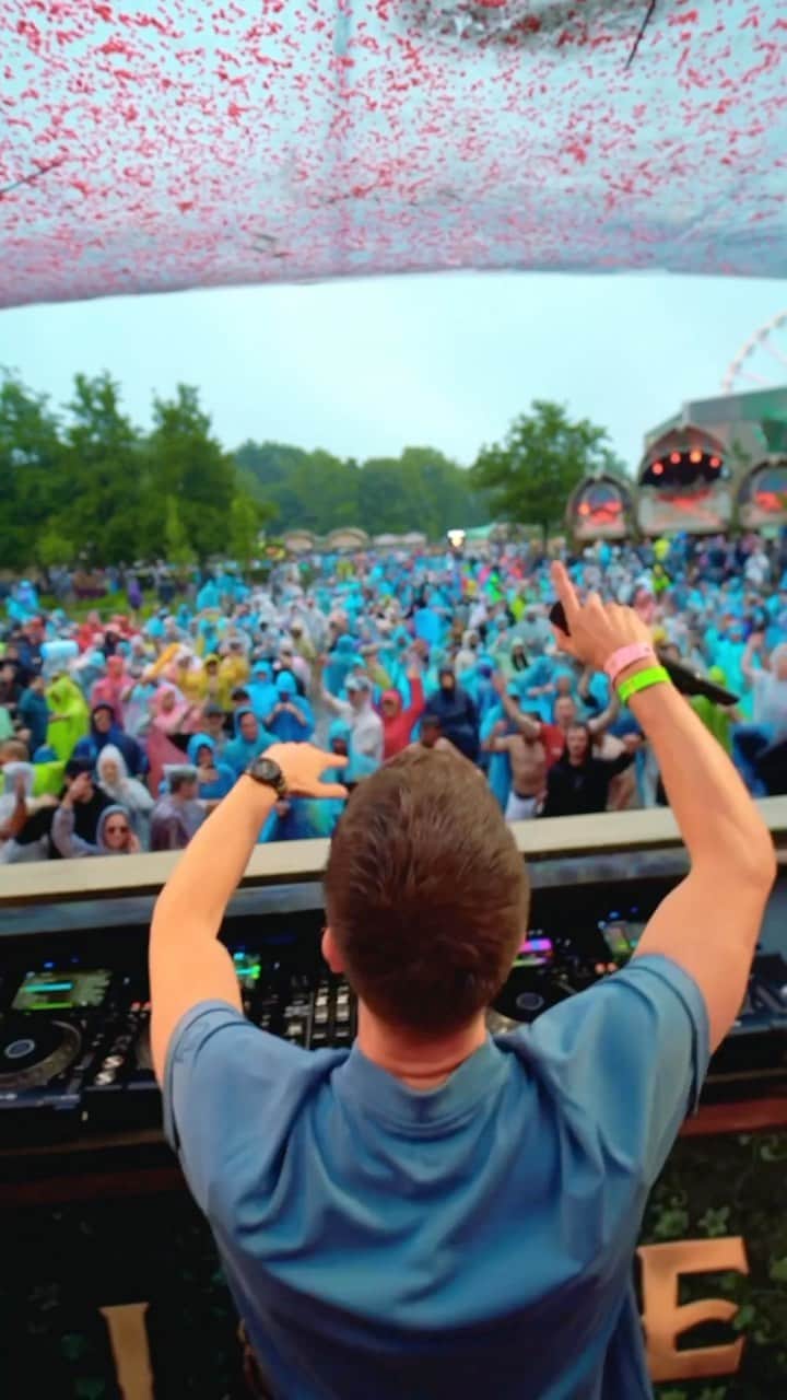 Dannicのインスタグラム：「Only high energy vibes when @dannic takes over the stage!」