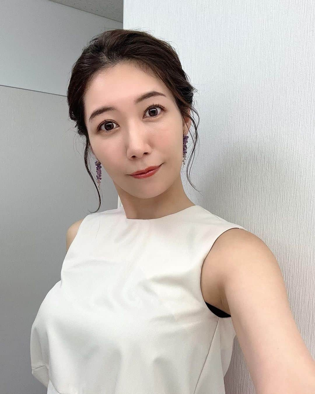 穂川果音さんのインスタグラム写真 - (穂川果音Instagram)「hairstyle  シニョンだよ♡  #ヘアアレンジ　#ヘアスタイル　#アップヘア　#シニョン　#hairarrange #hairstyle #アベプラ　#weatherforecast」8月10日 0時06分 - hokawakanonn