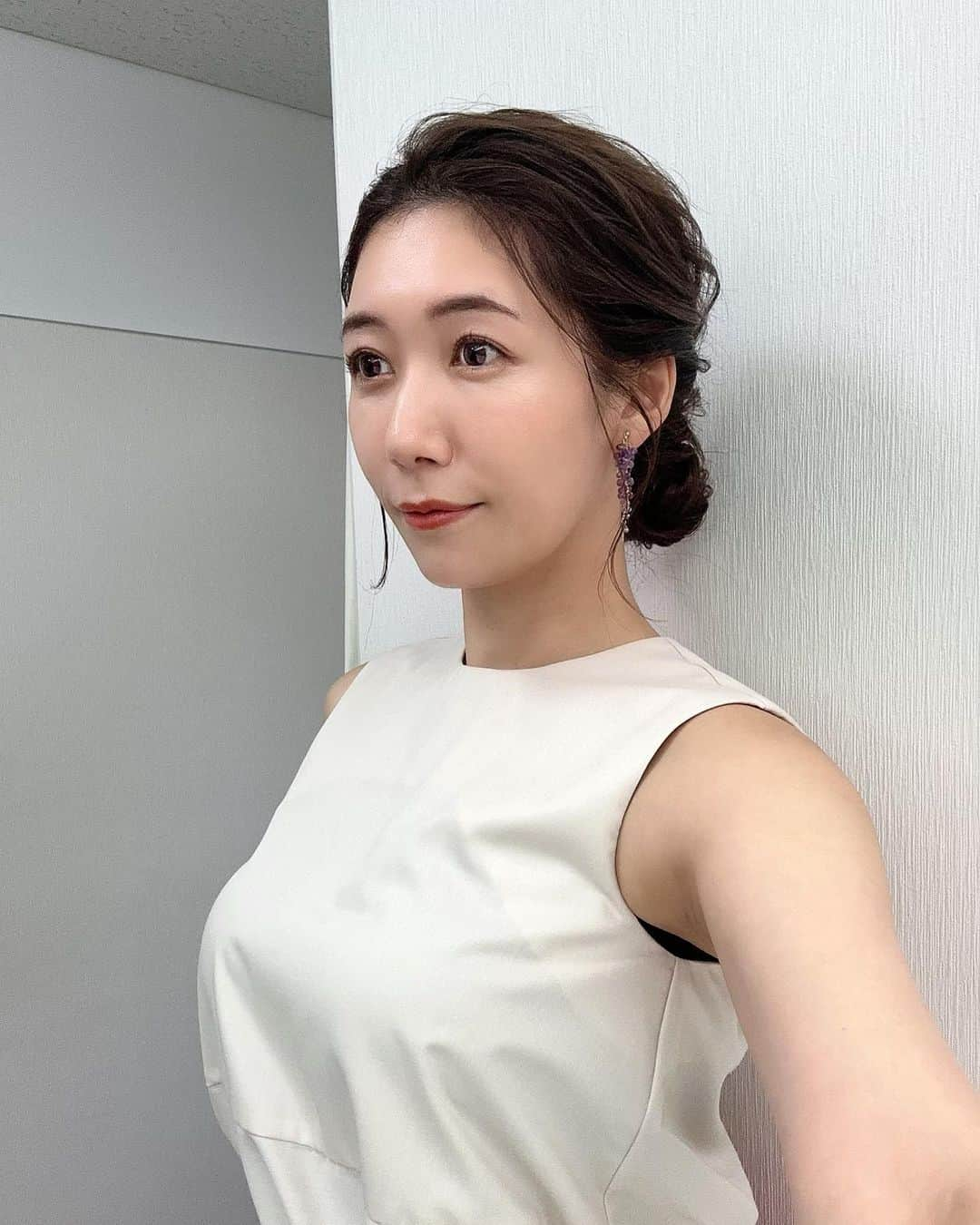 穂川果音さんのインスタグラム写真 - (穂川果音Instagram)「hairstyle  シニョンだよ♡  #ヘアアレンジ　#ヘアスタイル　#アップヘア　#シニョン　#hairarrange #hairstyle #アベプラ　#weatherforecast」8月10日 0時06分 - hokawakanonn