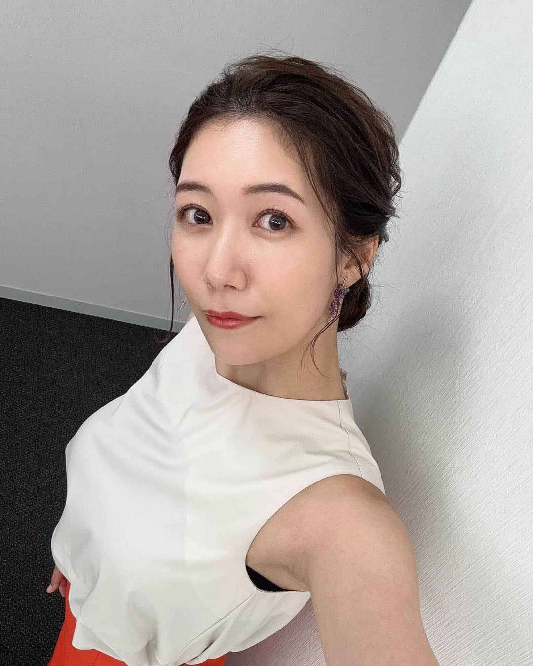 穂川果音さんのインスタグラム写真 - (穂川果音Instagram)「hairstyle  シニョンだよ♡  #ヘアアレンジ　#ヘアスタイル　#アップヘア　#シニョン　#hairarrange #hairstyle #アベプラ　#weatherforecast」8月10日 0時06分 - hokawakanonn