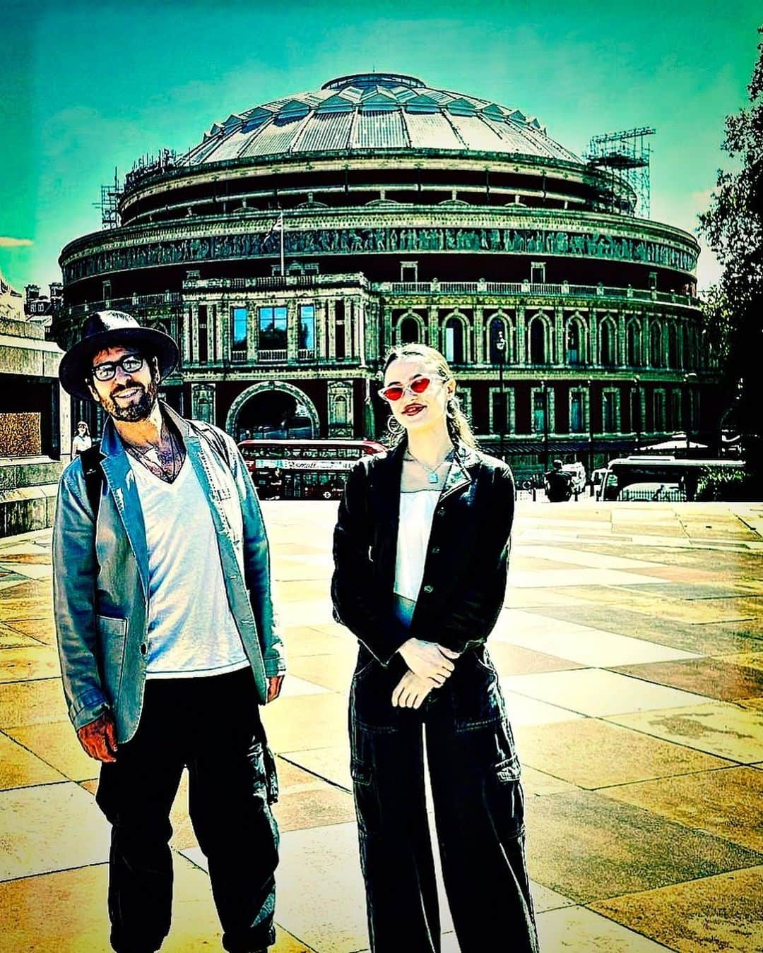 ロブ・モローさんのインスタグラム写真 - (ロブ・モローInstagram)「w/ @tumorrrow #RoyalAlbertHall #London」8月10日 0時11分 - officialrobmorrow