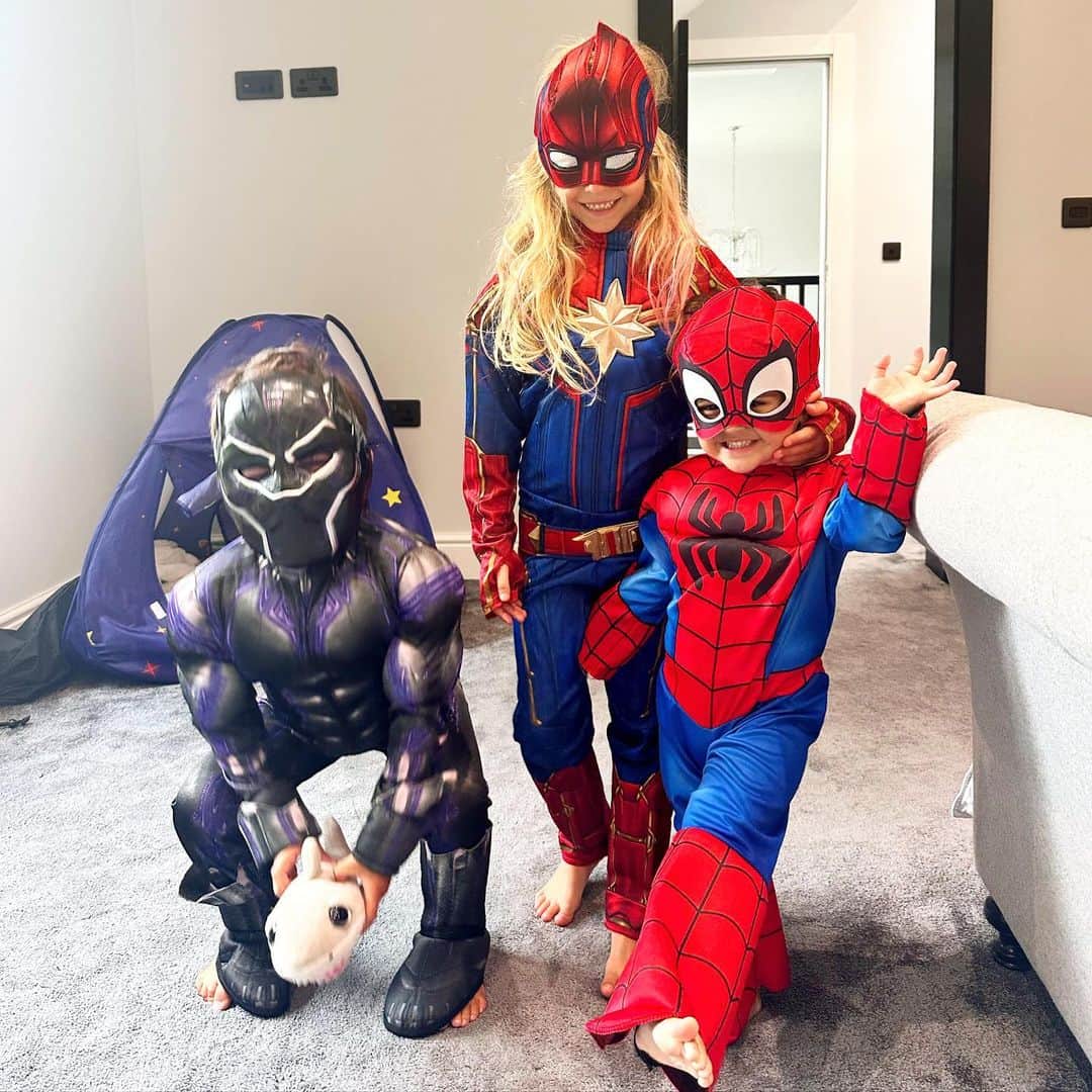 ナタリア・ベッカーのインスタグラム：「My superhero trio ❤️」