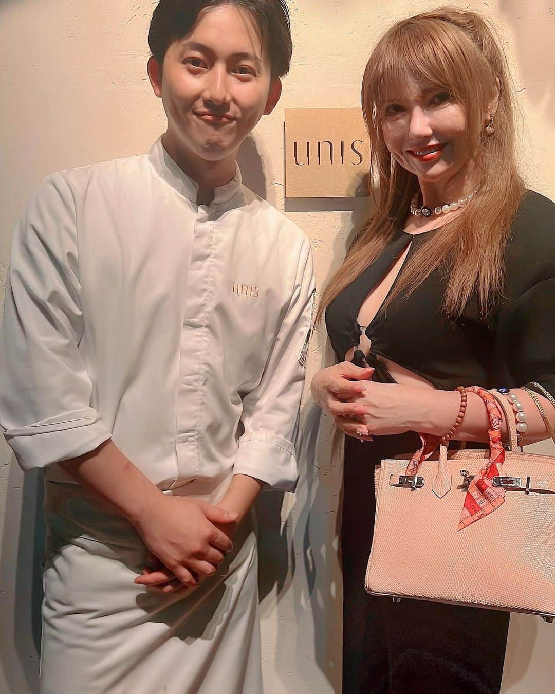 美香のインスタグラム：「投稿めちゃ溜まってしまった‼️  投稿するのは、私の個人的好みで本当においしい♡♡♡ 感激💖💖💖って思ったとこだけ‼️  仲良し経営者グルメ仲間たちと会食でした。楽しくおいしかった⭐️⭐️⭐️  #バックはバーキンだけ #フレンチ #グルメ #ピュリュニーモンラッシェ #エルメス #バーキンは、エキゾティックレザーだけ」