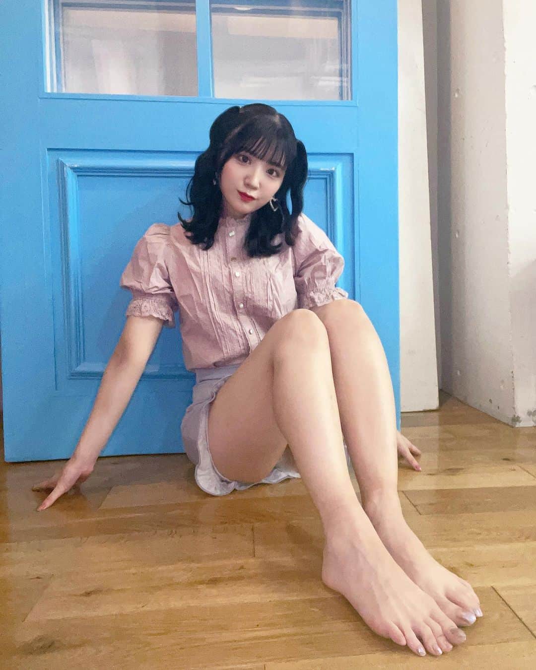 藤田みゆのインスタグラム：「. 素足フェチさん用👣笑」