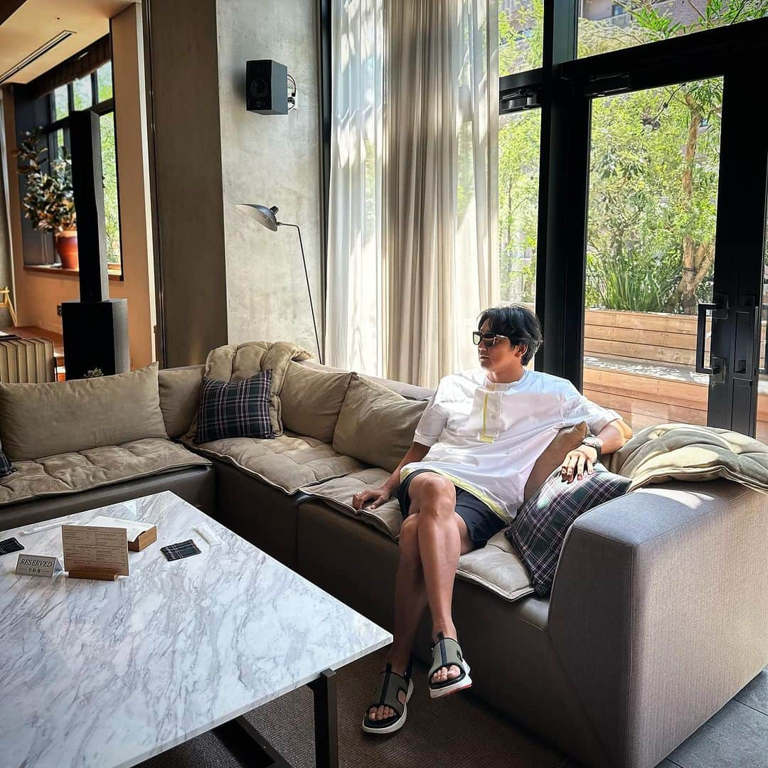 嵜本将光 さんのインスタグラム写真 - (嵜本将光 Instagram)「お気に入りのサンダル  #hermes」8月10日 0時43分 - masamitsu_sakimoto