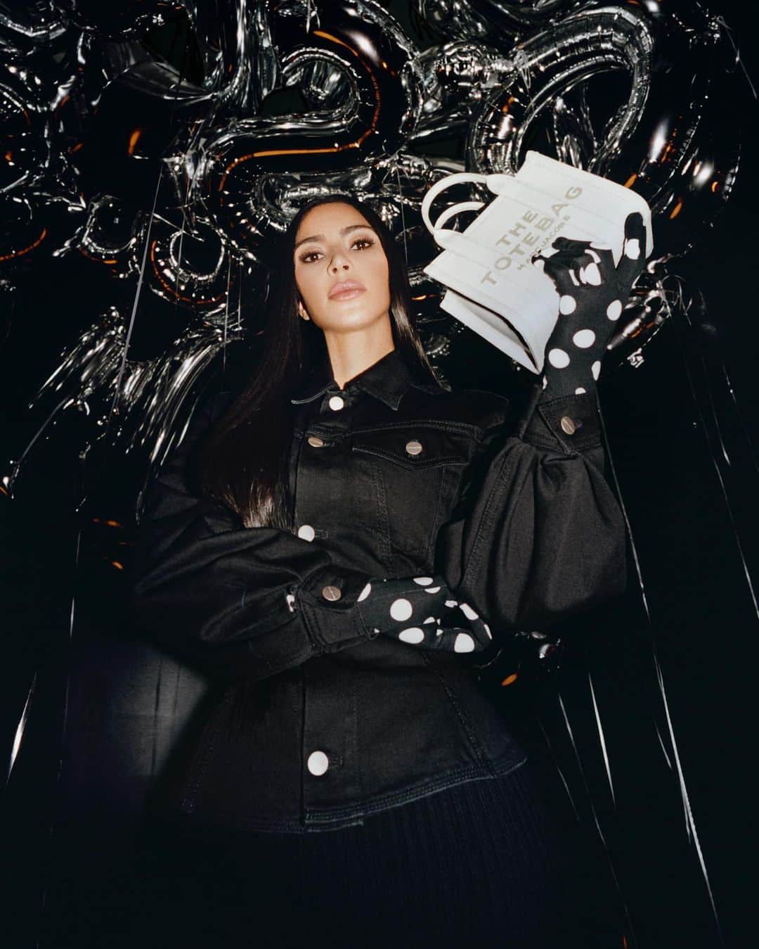 Just Jaredさんのインスタグラム写真 - (Just JaredInstagram)「Kim Kardashian is the face of the Marc Jacobs Fall 2023 global campaign.  #KimKardashian #MarcJacobs Photos: Marc Jacobs / @tyronelebon」8月10日 0時46分 - justjared