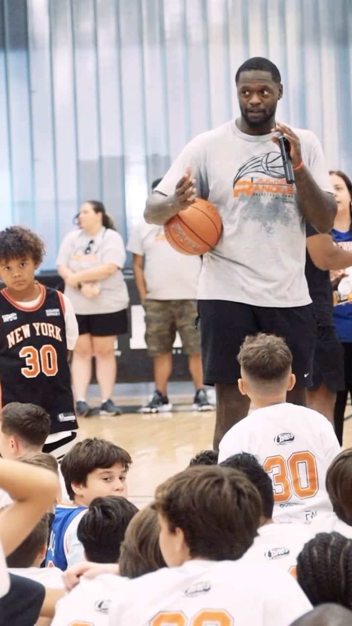 ジュリアス・ランドルのインスタグラム：「Big shout out to all the kids that joined my youth basketball camp at @basketballcitynyc. Think I spotted a few future Knicks players out there 🏀」