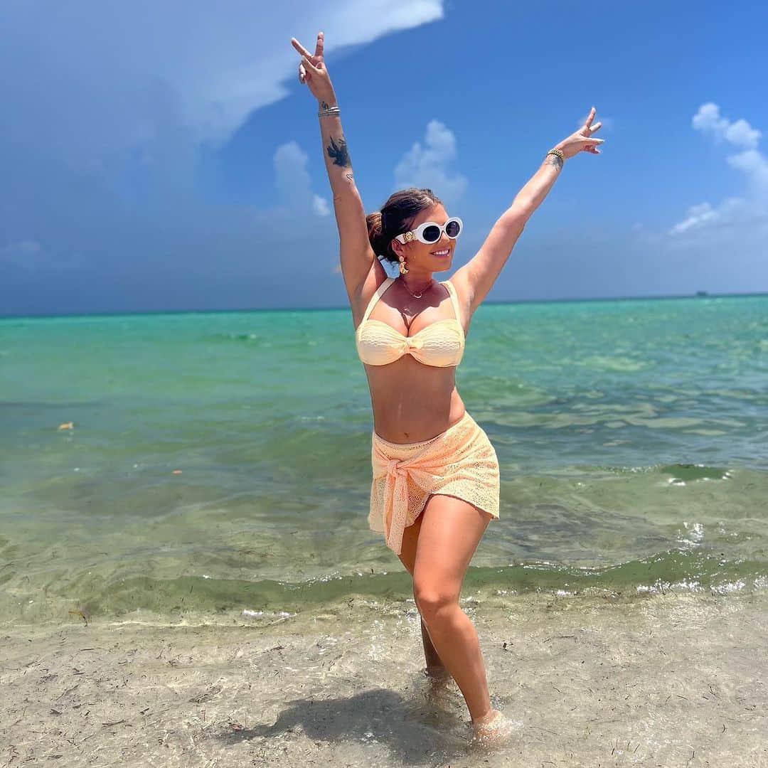 シャネル・ウエスト・コーストのインスタグラム：「Love you Miami 🤍 Fave 1/2?」