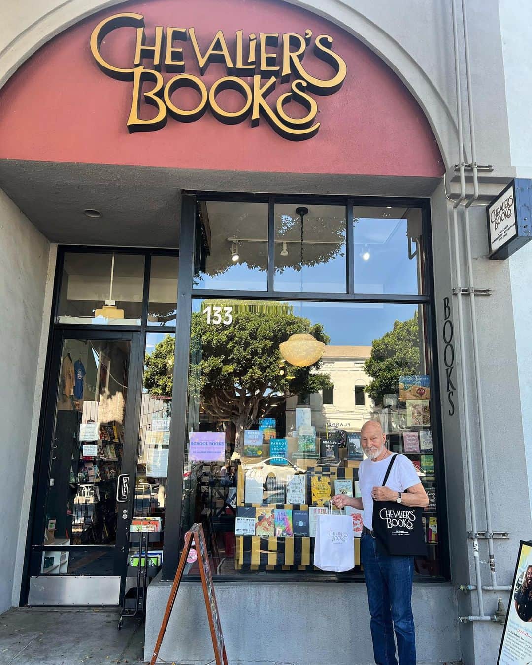 パトリック・スチュワートのインスタグラム：「Happy #BookLoversDay from this lifelong reader… and future author.  #MakingItSo @ChevaliersBooks  @gallerybooks @simonschusteruk 📚: PatrickStewartBook.com」