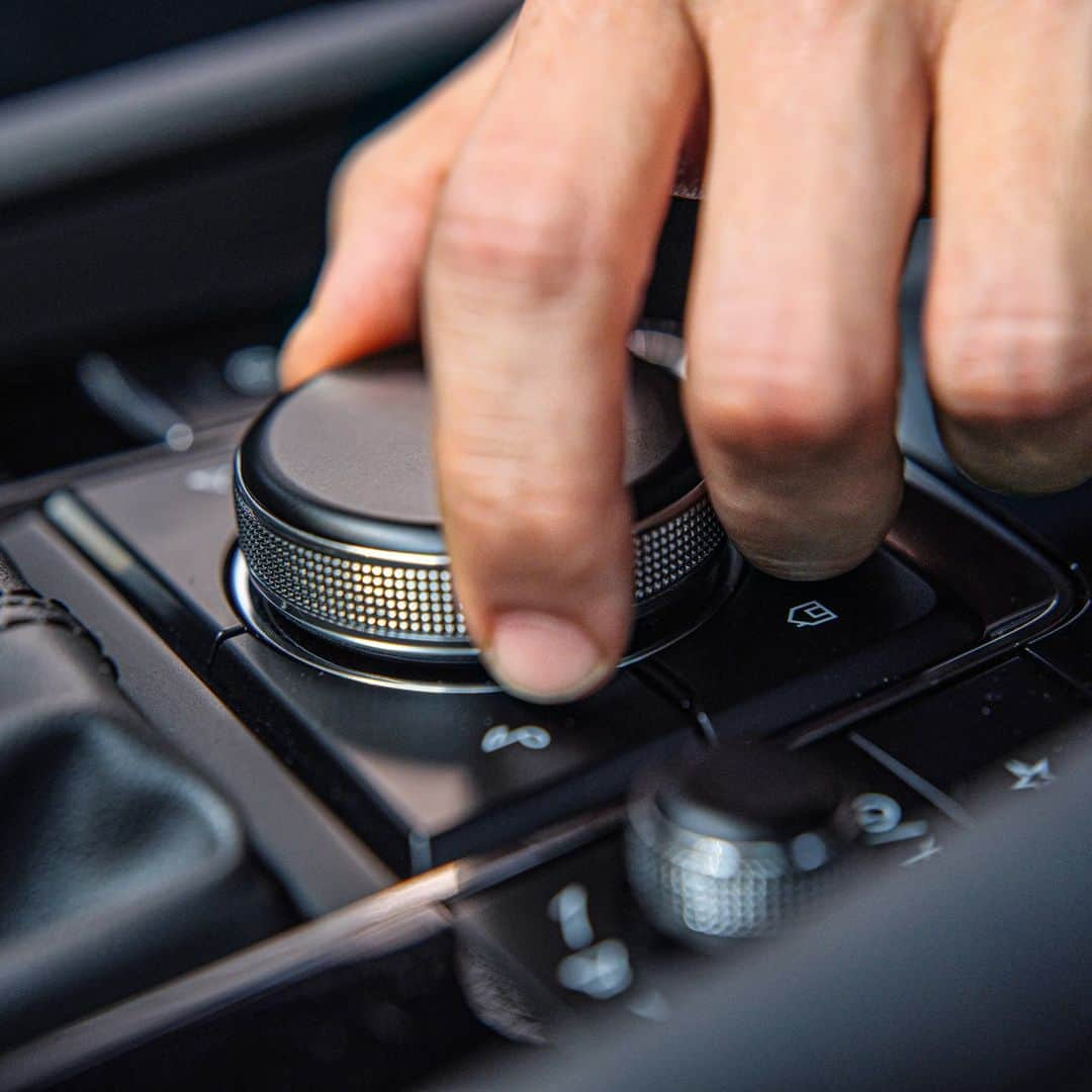 MAZDA Canadaさんのインスタグラム写真 - (MAZDA CanadaInstagram)「Mazda acoustic engineers worked with Bose to develop a world-first spatial sound experience that was unlike anything available. What's the first song you’d put on to feel at one with the drive? #MazdaCanada 🔴 Les ingénieurs en acoustique de Mazda ont collaboré avec Bose pour mettre au point une expérience sonore unique au monde. Quelle est la première chanson que vous écouteriez pour bien profiter de la route ?」8月10日 1時00分 - mazdacanada