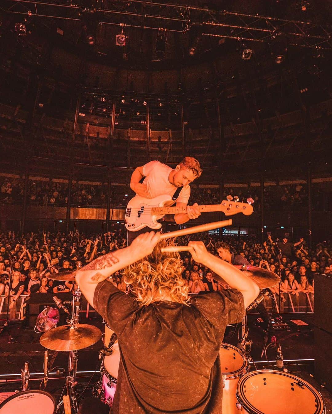 サーカ・ウェーヴスのインスタグラム：「Headlining @110abovefestival OTHR festival this Sunday. There's no...OTHR...place we'd rather be」