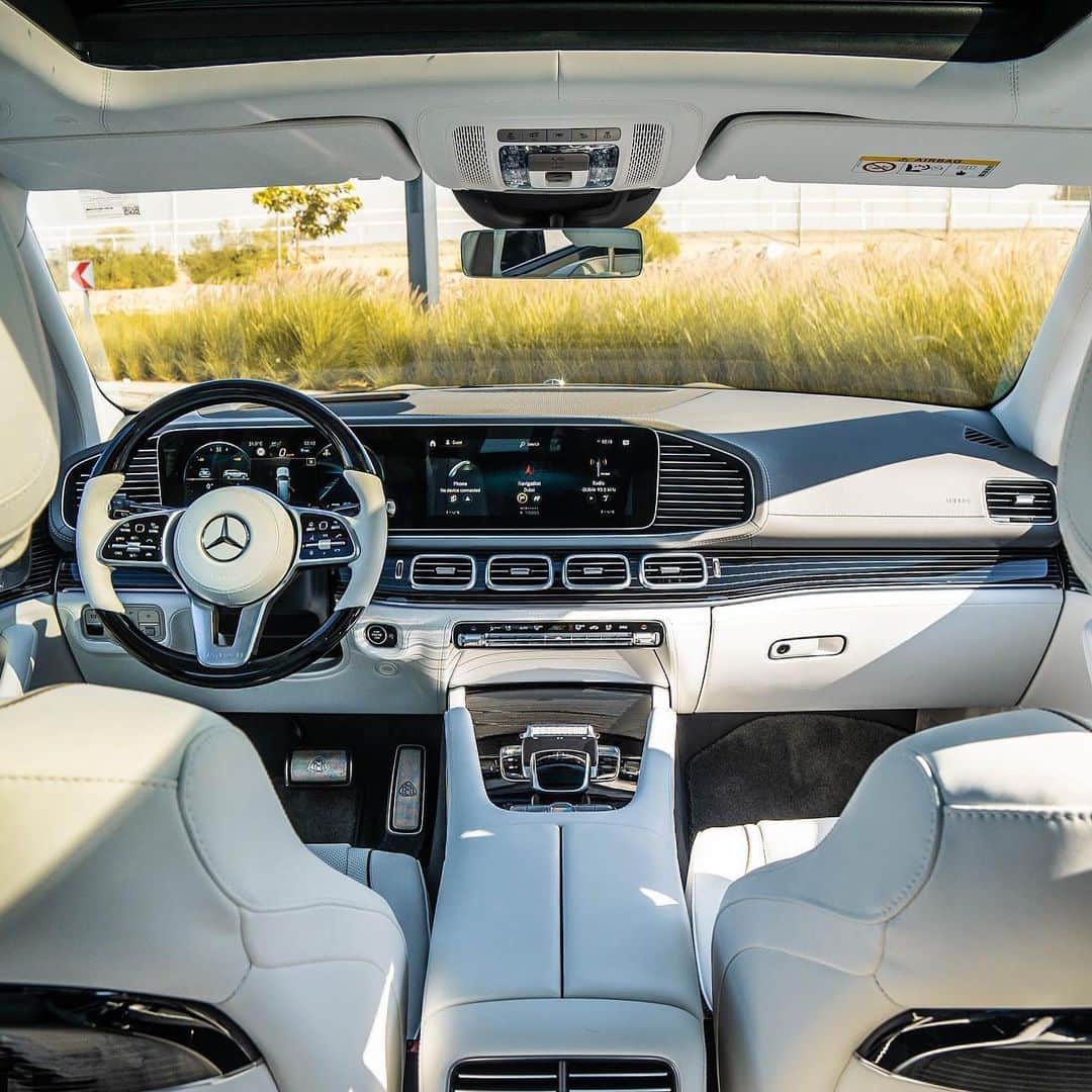 メルセデス・ベンツさんのインスタグラム写真 - (メルセデス・ベンツInstagram)「Breathtaking proportions! Tell us your favourite detail of the Mercedes-Maybach GLS 600.  📷 @exoticcarsdubai  #MercedesBenz #MercedesMaybach #MBfanphoto  [Mercedes-Maybach GLS 600 | WLTP: Kraftstoffverbrauch kombiniert: 14,2‒13,9 l/100 km | CO₂-Emissionen kombiniert: 320‒314 g/km | mb4.me/DAT-Leitfaden]」8月10日 1時00分 - mercedesbenz