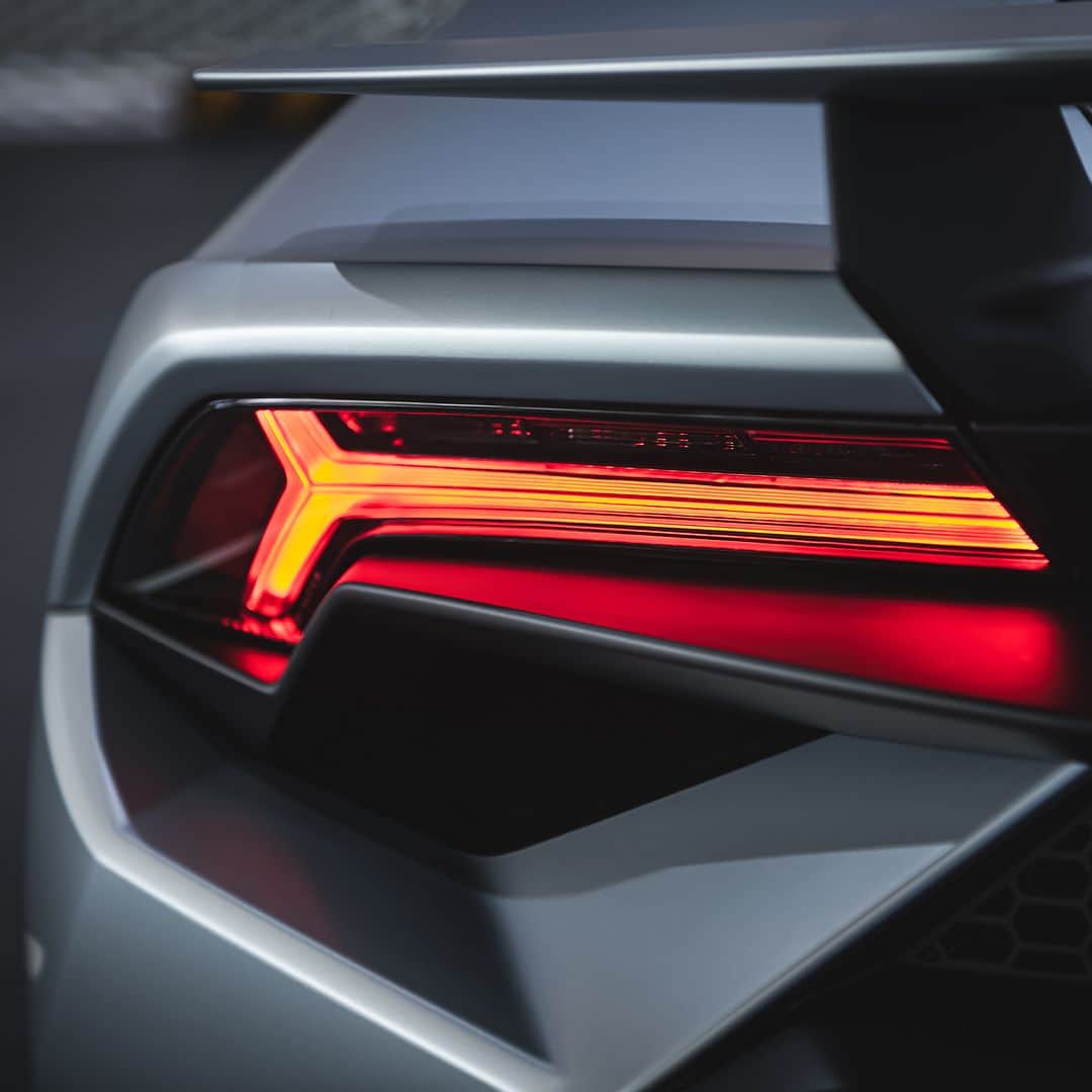 ランボルギーニさんのインスタグラム写真 - (ランボルギーニInstagram)「Connect performance and beauty. And let them drive you beyond. Huracán Tecnica was designed to do just that. It doesn’t matter what kind of driver you are.  #Lamborghini #HuracanTecnica #TakeAllYourSoulsToDrive __ Huracán Tecnica: fuel consumption combined: 14,5 l/100km (WLTP); CO2-emissions combined: 328 g/km」8月10日 1時02分 - lamborghini