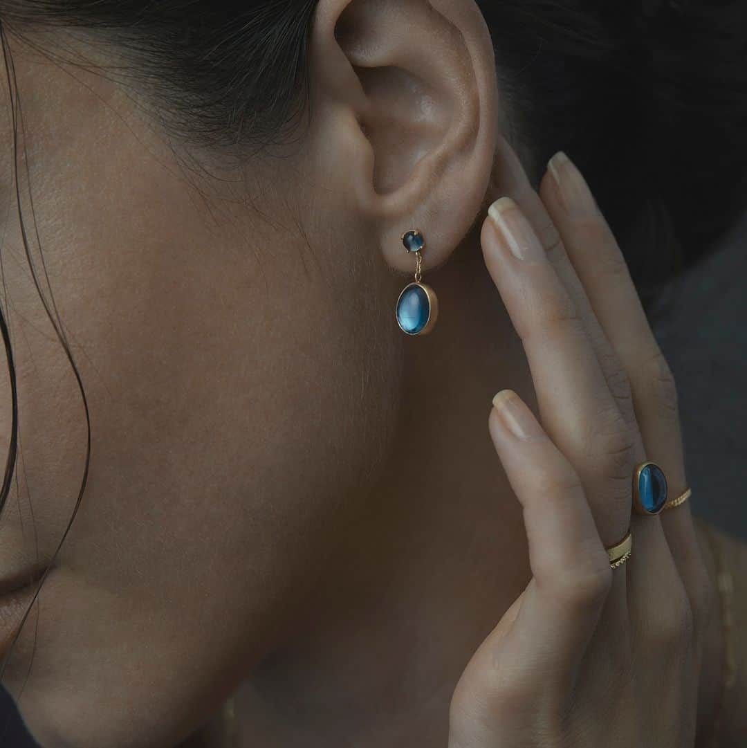 サトミ カワキタのインスタグラム：「Our Glacé earrings are an instant heirloom - available in an array of gemstones, with deep and lustrous color.⁠」