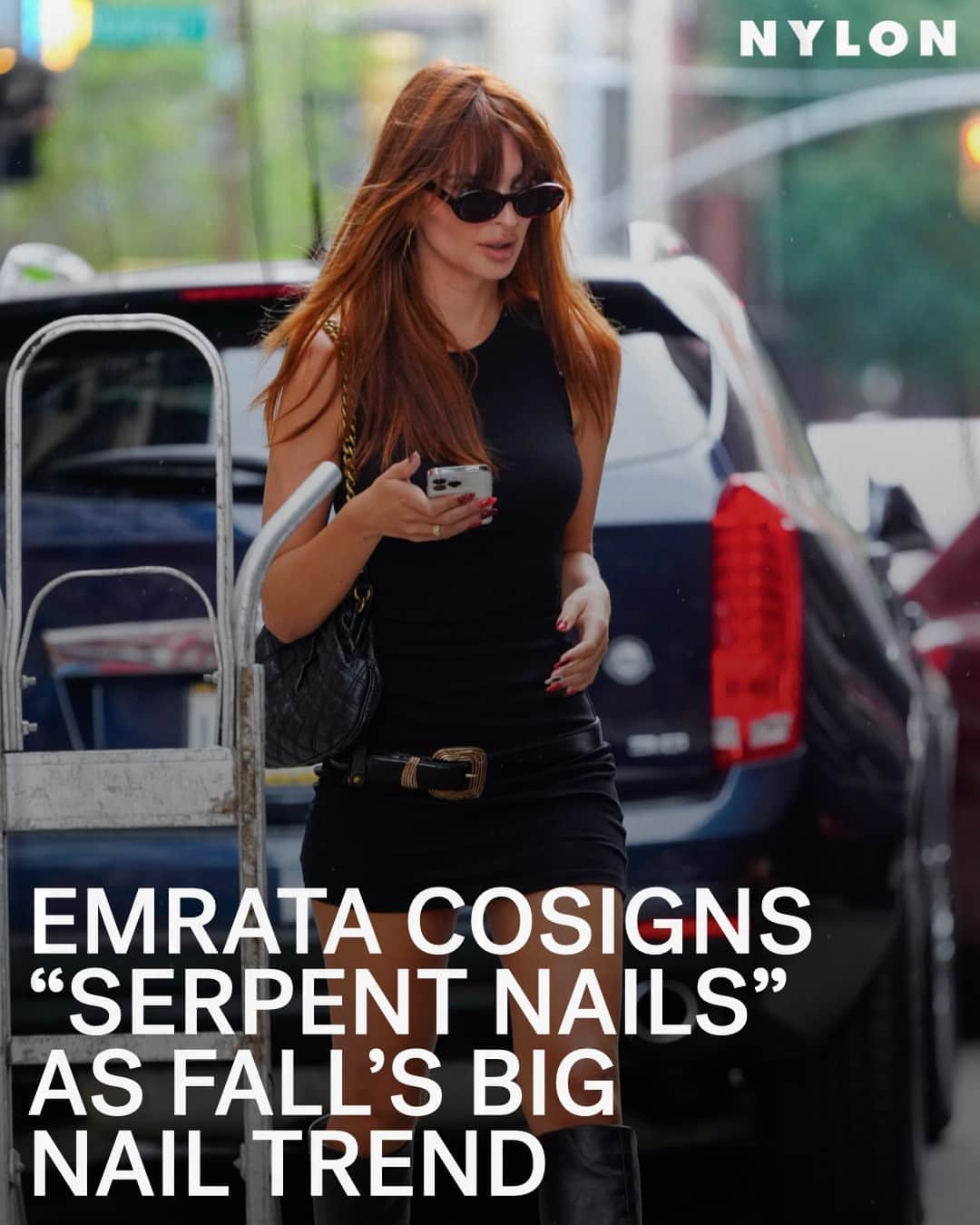Nylon Magazineのインスタグラム：「It seems #EmilyRatajkowski is in the mood to switch up her look this summer. After debuting a new copper hair color last month, the model just giving us fall's next big manicure trend: “serpent nails”. Check out Ratajkowski's latest mani at the link in bio.  [Getty]」