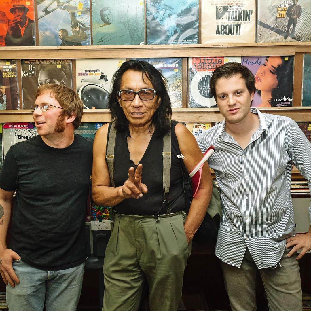 メイヤー・ホーソーンのインスタグラム：「RIP Sugarman! Peaceful transition to Sixto Rodriguez 🕊️ If you hung out at the record stores in Detroit, you didn’t have to search for him. Photo by @doug_coombe」