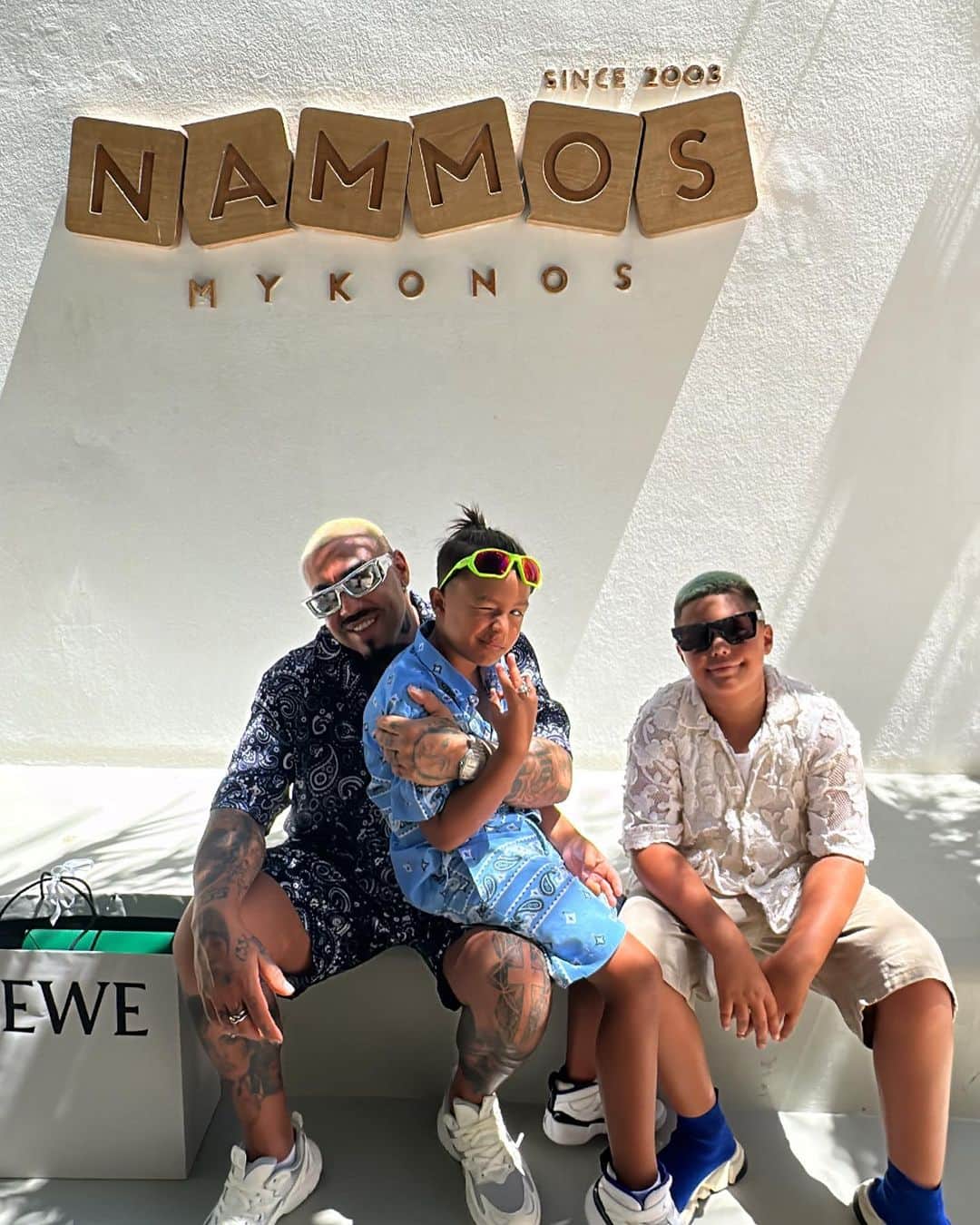 ANTONIAさんのインスタグラム写真 - (ANTONIAInstagram)「Brb took a city break to Mykonos! Thanks to @travel_matters_ro for helping us find the perfect location!」8月10日 1時42分 - antonia