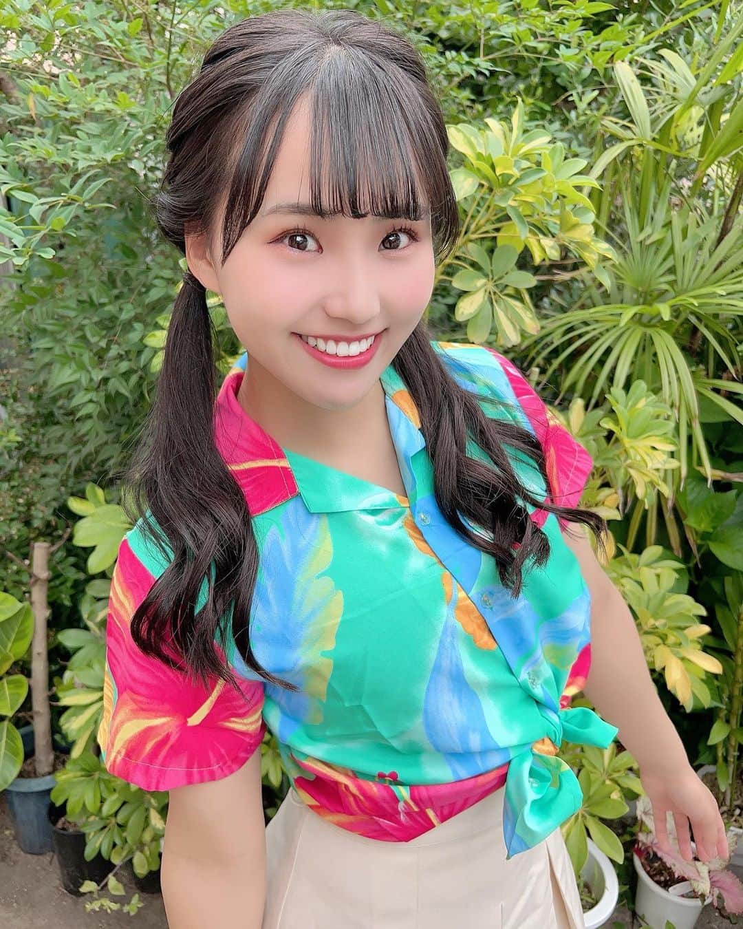 のインスタグラム：「夏じゃん！見上げる空青い海〜！ってかんじ！🌺🌈」