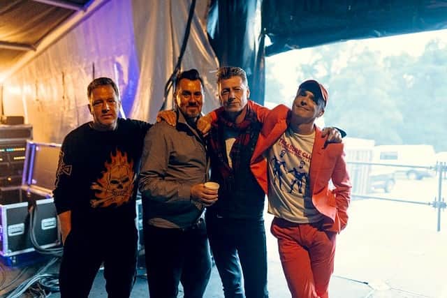 トラヴィスのインスタグラム：「It’s been a rainy summer but thank you to everyone who braved the weather to come along to all the shows these last few weeks.  We loved every minute and can’t wait to get back on the road asap!  Loads of love D,F,A,N XXX  📸 @ryanjohnstonco」