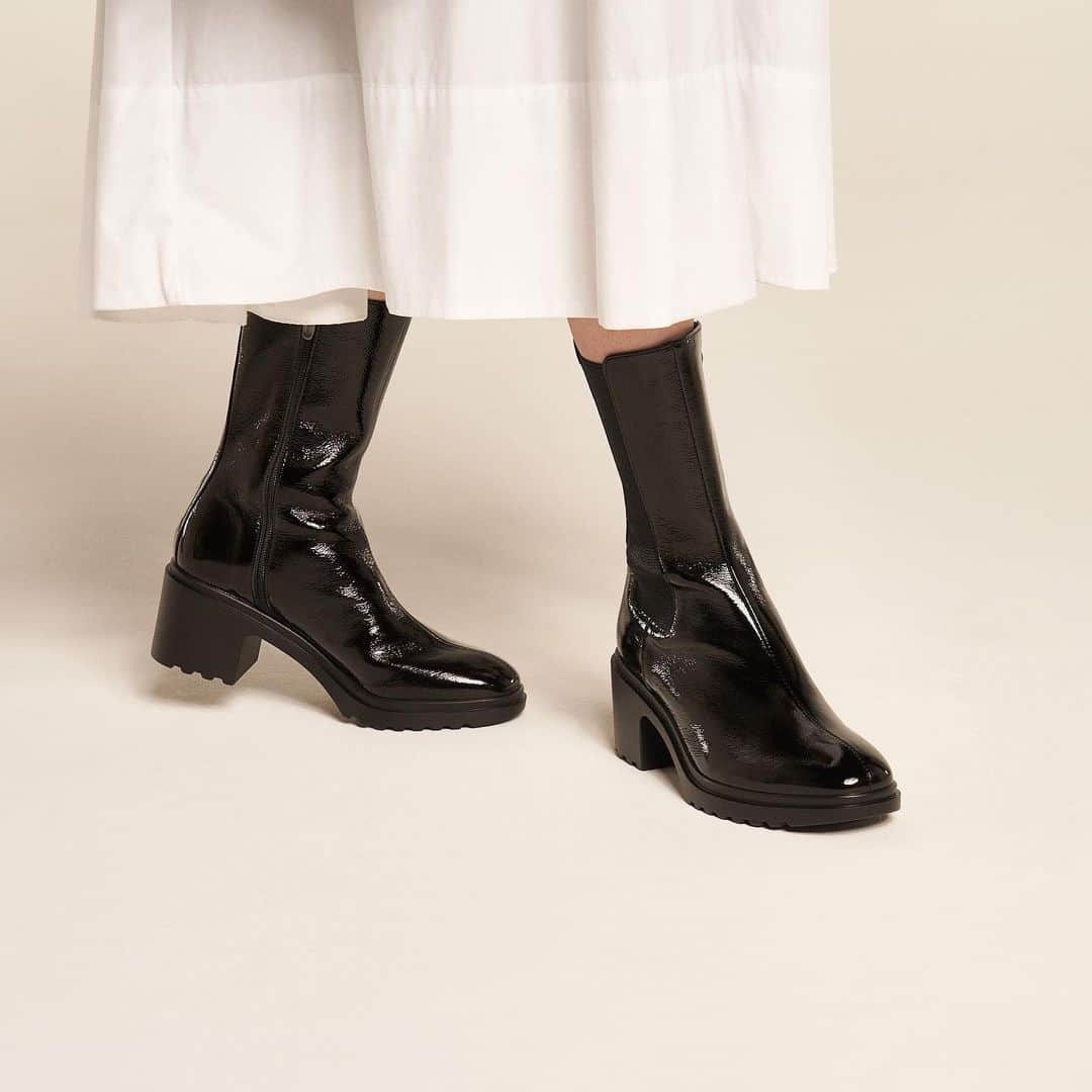 ダイアナ プレスさんのインスタグラム写真 - (ダイアナ プレスInstagram)「2023 Autumn Collection "Discover Standard" ・ ・ 1枚目 BOOTS▶▶ WD66329 size:22.0～24.5cm heel:6cm  BAG▶▶ AS3609  Aattire credit▶▶ VEST：MOUSSY DRESS:BANYARDSTORM ・ ・ ２枚目 BOOTS▶▶ WD66329 size:22.0～24.5cm heel:6cm ・ ・ ３枚目 PUMPS▶▶ UL15290 size:21.0～25.0cm heel:5cm  EM41269 size:21.5～25.５cm heel:2cm  BAG▶▶ SH3602 ・ ・ ４枚目 SNEAKERS▶▶ HE44595 size:21.5～25.５cm heel:4cm ・ ・ 5枚目 PUMPS▶▶ EM41126 size:21.5～25.０cm heel:1cm  MARY JANE▶▶ NJ42111 size:21.0～25.５cm heel:2cm  BAG▶▶ KB3620 ・ ・ 6枚目 BOOTS▶▶ WD66329 size:22.0～24.5cm heel:6cm  Loafer▶▶ WD26328 size:22.0～24.5cm heel:6cm  #ダイアナ #ダイアナシューズ #DIANA #dianashoes #トレンドシューズ #パンプス #大人フェミニン #大人可愛い #大人女子 #フェミニンカジュアル #大人シンプル #ミニバッグ #大人カジュアルスタイル #きれいめ女子 #パンプス女子 #リュクス #xsサイズ #エナメルパンプス #バックルパンプス #xlサイズ」8月10日 11時23分 - dianashoespress