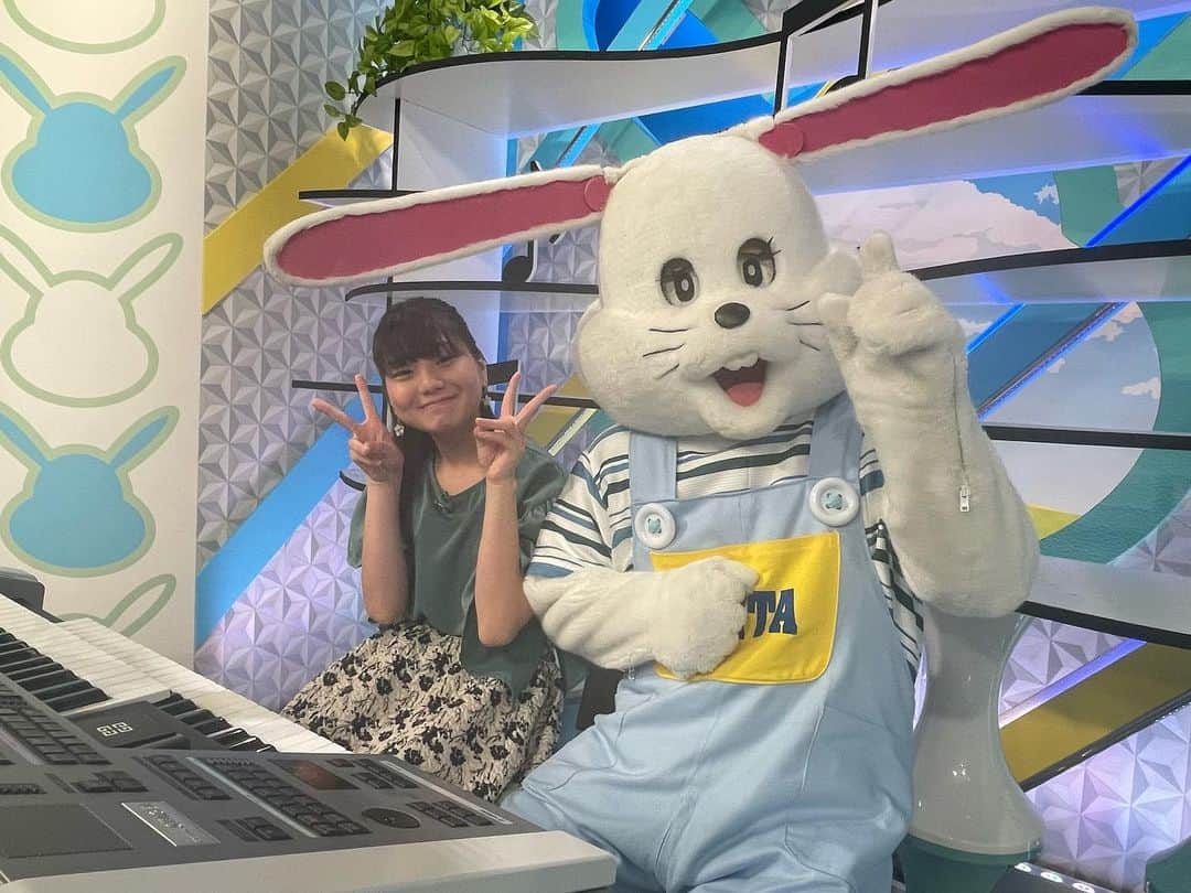 ABCテレビ「おはよう朝日です」さんのインスタグラム写真 - (ABCテレビ「おはよう朝日です」Instagram)「いや〜🤦🏻‍♂️ どうしようもなく 緊張しちゃいました… 岩本です‼️  #毎田暖乃 ちゃん ドラマでみる顔とは違う お茶目なところに キュンでした🫶  また遊びにきてなー✌️  #子どもコメンテーターweek 🌻」8月10日 11時24分 - ohaasaofficial