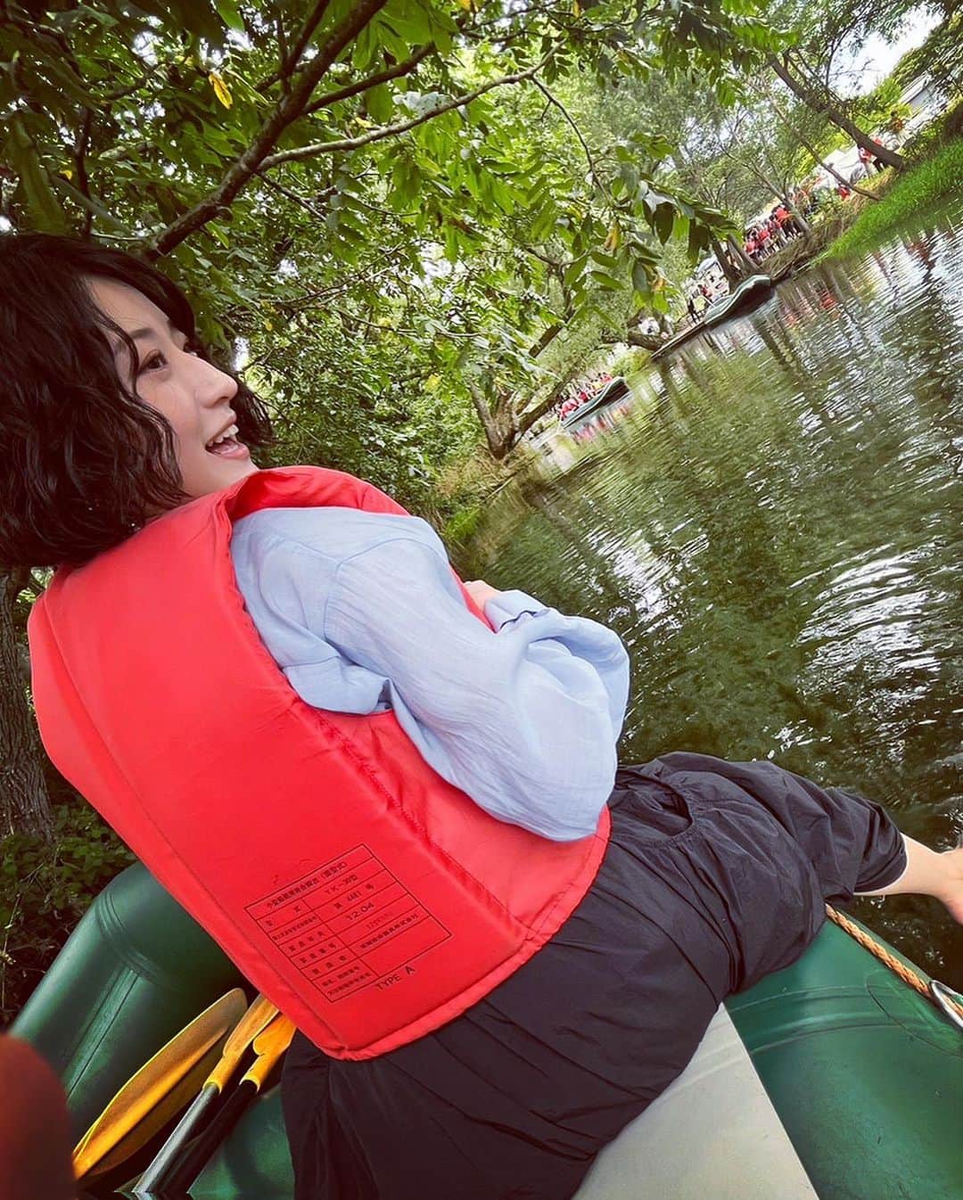 松原凜子さんのインスタグラム写真 - (松原凜子Instagram)「涼しそうに見えるんですけど、川下りした後は一生懸命に漕いだのでしっかり汗だくです。笑」8月10日 11時36分 - rinko_matsubara