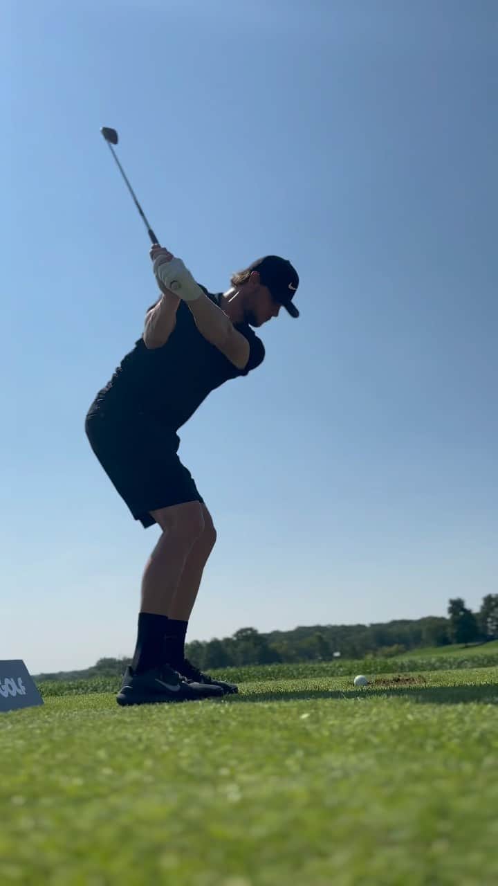トーマス・ピーターズのインスタグラム：「Putting the work in on the range ahead of LIV Bedminster 💪🏻」