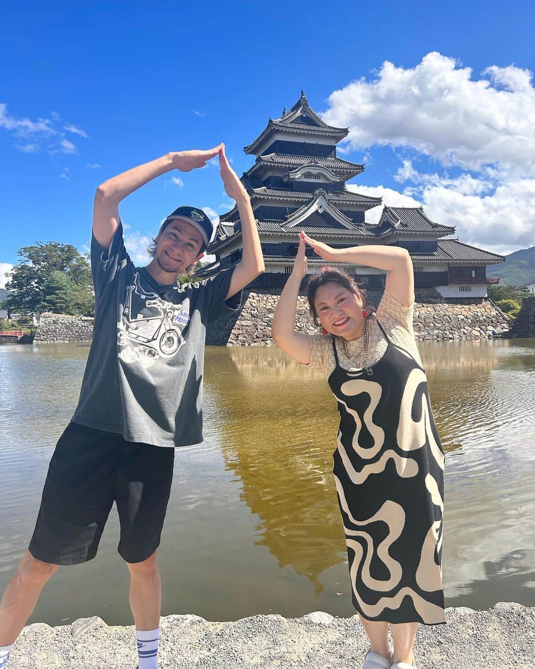JOYのインスタグラム：「バービーと毎年恒例の長野ロケ！ 世間を賑わせてるエッフェル塔ポーズも特別に披露しちゃうぞ✨←やめて」