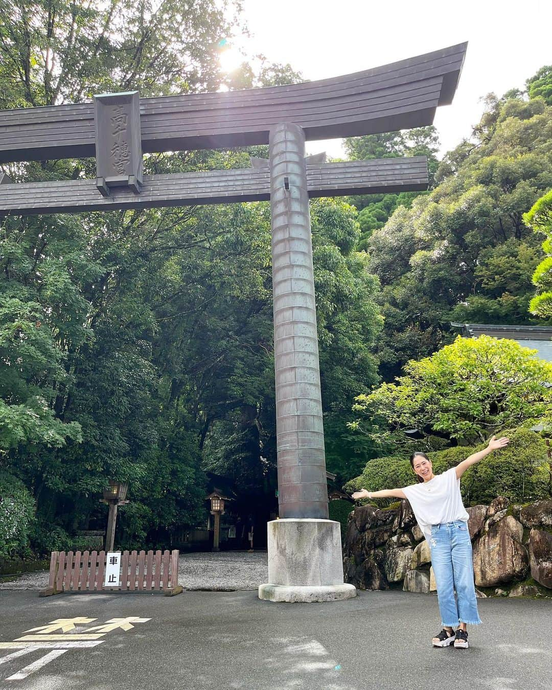 中川真依のインスタグラム：「. ここ1か月ほどの間に 仕事やプライベートで 色んな神社へ行ってきました⛩️😄✨  偶然見つけたり 観光がてら連れて行ってもらったり⛩️🙏✨  神社仏閣は好きなので とてもいい思い出になりました😌🧡  #高千穂神社 #荒立神社 #天岩戸神社 #宇佐神宮 #奈多宮 #櫛田神社 #神社仏閣 #九州の神社 #神社 #観光地 #感謝」