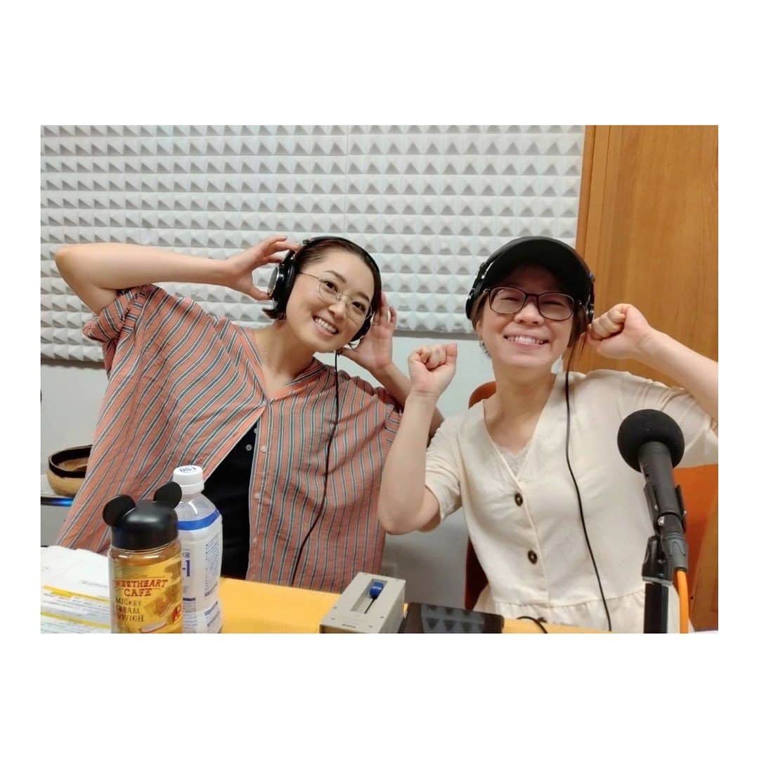 花陽みらさんのインスタグラム写真 - (花陽みらInstagram)「コマラジ生放送終了📻✨🙌　【椙本滋のごぜんさま木曜日】 お聞きくださった皆様。 ありがとうございました！！  しげさん、ゆりえさんに支えられて無事に終了🙇‍♀️✨  楽しかったーー😭 コーヒートーク☕️✨✨ 喋りすぎてあっという間の1時間。  コーヒーの変態のわたくしに、 皆様。お付き合いくださり ありがとうございました！  また、お会いできますように🙌  ※皆さんicecoffeeの飲み過ぎには注意ですよー！ お水も取ってくださいね！  #コマラジ　#椙本滋のごぜんさま木曜日  #ごぜんさま木曜日  #ラジオ  #狛江市  #椙本滋 さん　#北澤友梨枝 さん  #コーヒートーク #コーヒー好き　#coffee #女優でバリスタ」8月10日 11時51分 - miku_hanahi