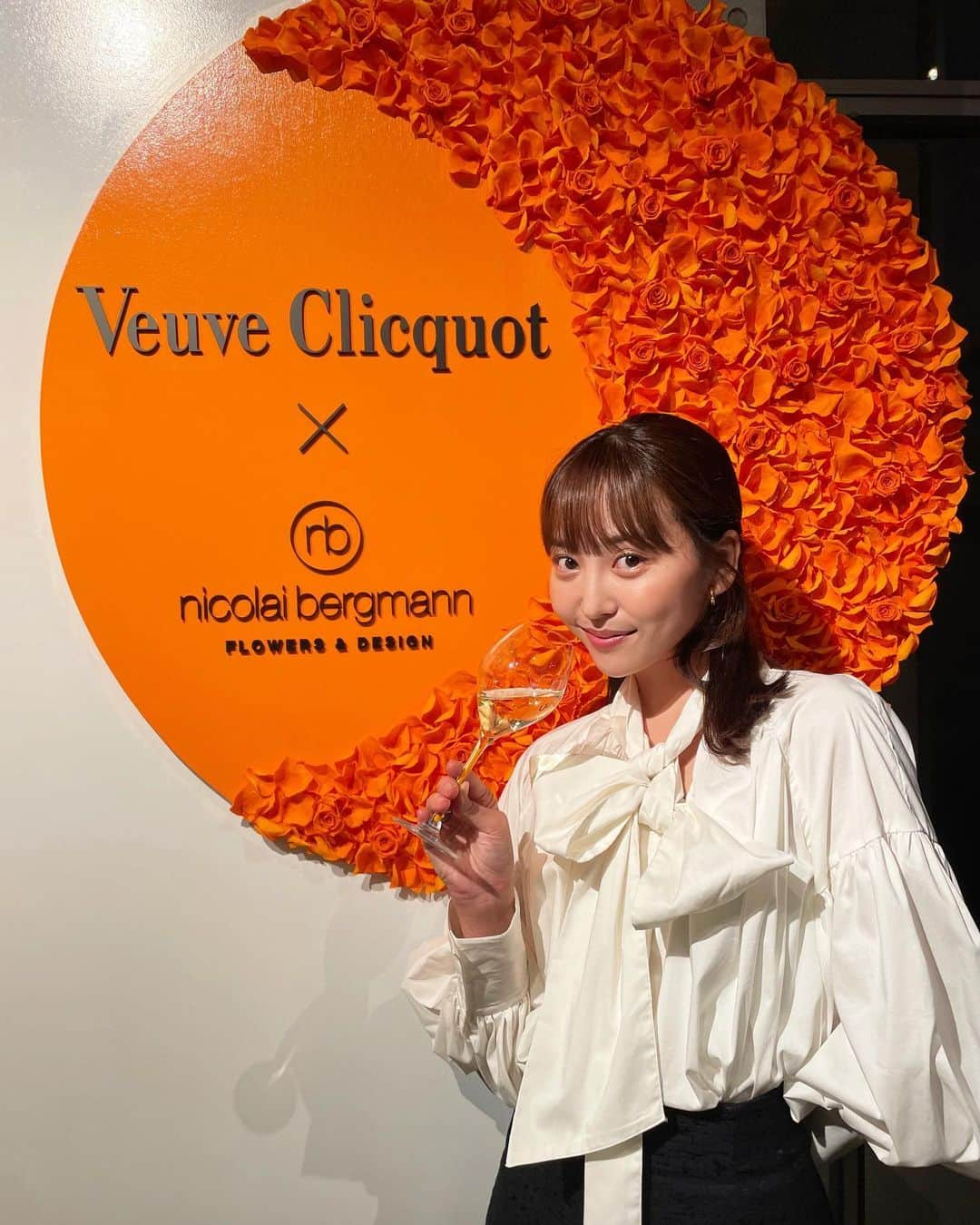 倉中るなのインスタグラム：「L’été Jaune with Veuve Clicquot x Nicolai Bergmann  今日からはじまる Veuve Clicquot × Nicolai Bergmann Cafe  ひと足お先にお邪魔してきました🍾🥂  ヴーヴ・クリコのイエローカラーのフラワーアートに彩られたニコライバーグマンは、より一層格別な空間でした。  最後の写真は、同じ事務所の貴絵さんと♡♡  DATE 08.10 日 thu - 08.27 sat  @veuveclicquot  @nicolaibergmann_nomu   #LeteJaune #VeuveClicquot #LiveClicquot #ヴーヴクリコ #Sponsored #DrinkResponsibly」