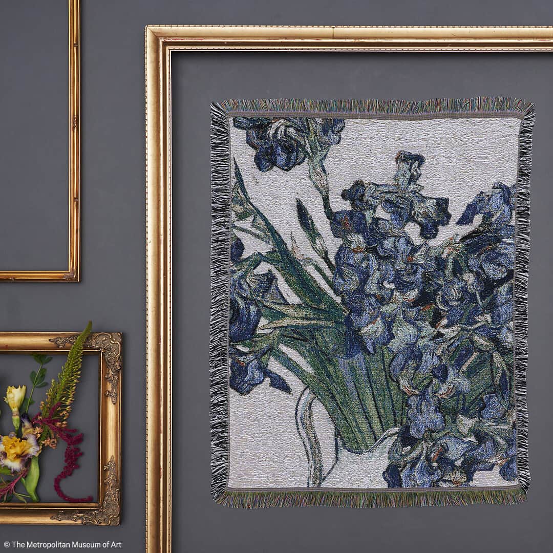 Afternoon Teaさんのインスタグラム写真 - (Afternoon TeaInstagram)「フラワーアートを暮らしに取り入れよう  8/16発売の「メトロポリタン美術館」とのコラボレーションアイテム。 ゴッホのアイリスを大胆に切り取ったタペストリーは、 美しく咲き誇るアイリスがお部屋のアクセントに。 さまざまな植物のアートを組み合わせてデザインした クリアファイルやメモ帳はデスクに置いているだけでも美しく、使うのも楽しくなるステーショナリーです。  ------------------------------  Afternoon Tea公式アカウントでは 季節のメニューや雑貨の情報を日々発信しています。 ぜひフォローしてください！ @afternoontea_official  ------------------------------  #AfternoonTea #AfternoonTeaLIVING #アフタヌーンティー #アフタヌーンティーリビング #アフタヌーンティーのある暮らし #THEMET #MET #メトロポリタン美術館 #美術館 #雑貨 #コラボレーション #紅茶のある暮らし  #花のある暮らし  #ゴッホ  #アート #アイリス #タペストリー #ステーショナリー #雑貨 #メモ帳 #クリアファイル」8月10日 18時00分 - afternoontea_official