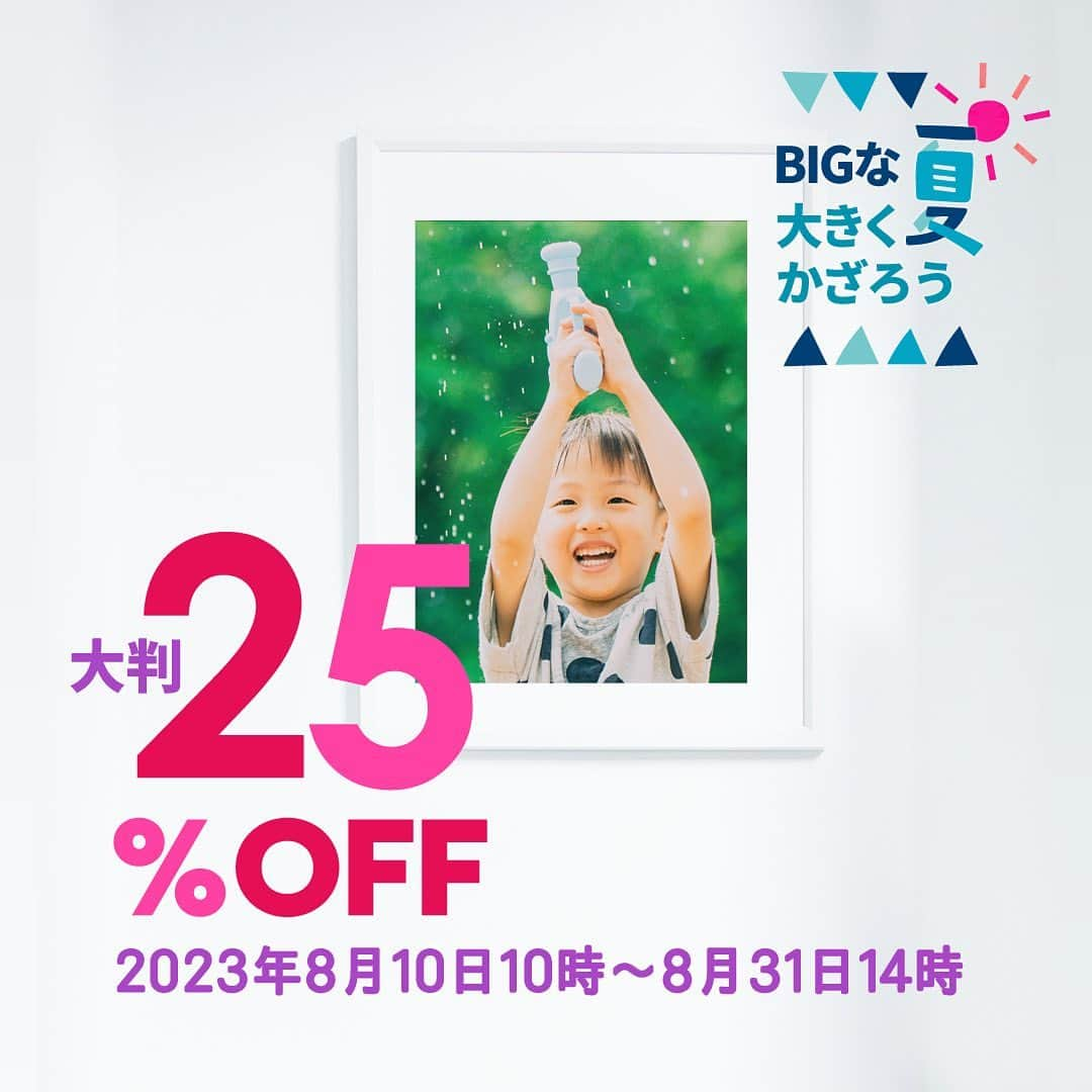 vivipriのインスタグラム：「. 🎉本日スタート🎉 . ＼BIGな夏！大きくかざろう／ 大判25%OFF📷✨ . 期間中は、2L～A3までの6サイズが プライスダウン😲‼ . ■思い出2倍増し♪ 【2L】 通常 : 37円→27円 . ■フレームに入れてアクセントに♪ 【6切/A4】 通常 : 160円→120円  ■お部屋に映える 大迫力♪ 【4切/4切W/A3】 通常 : 365円→273円  ■開催期間 2023年8月31日(木)午後2時まで . 花火大会や夏祭り.. 夏のイベントのお写真を大きくプリントして お部屋に飾って楽しみましょう🍉💕 . #vivipri #ビビプリ #写真プリント  #夏のイベント #花火写真 #花火大会 #夏祭り #フォトコンテスト #手作りインテリア #夏のおもいで #写真好き #夏フォト #子供写真 #女の子ママ #男の子ママ」