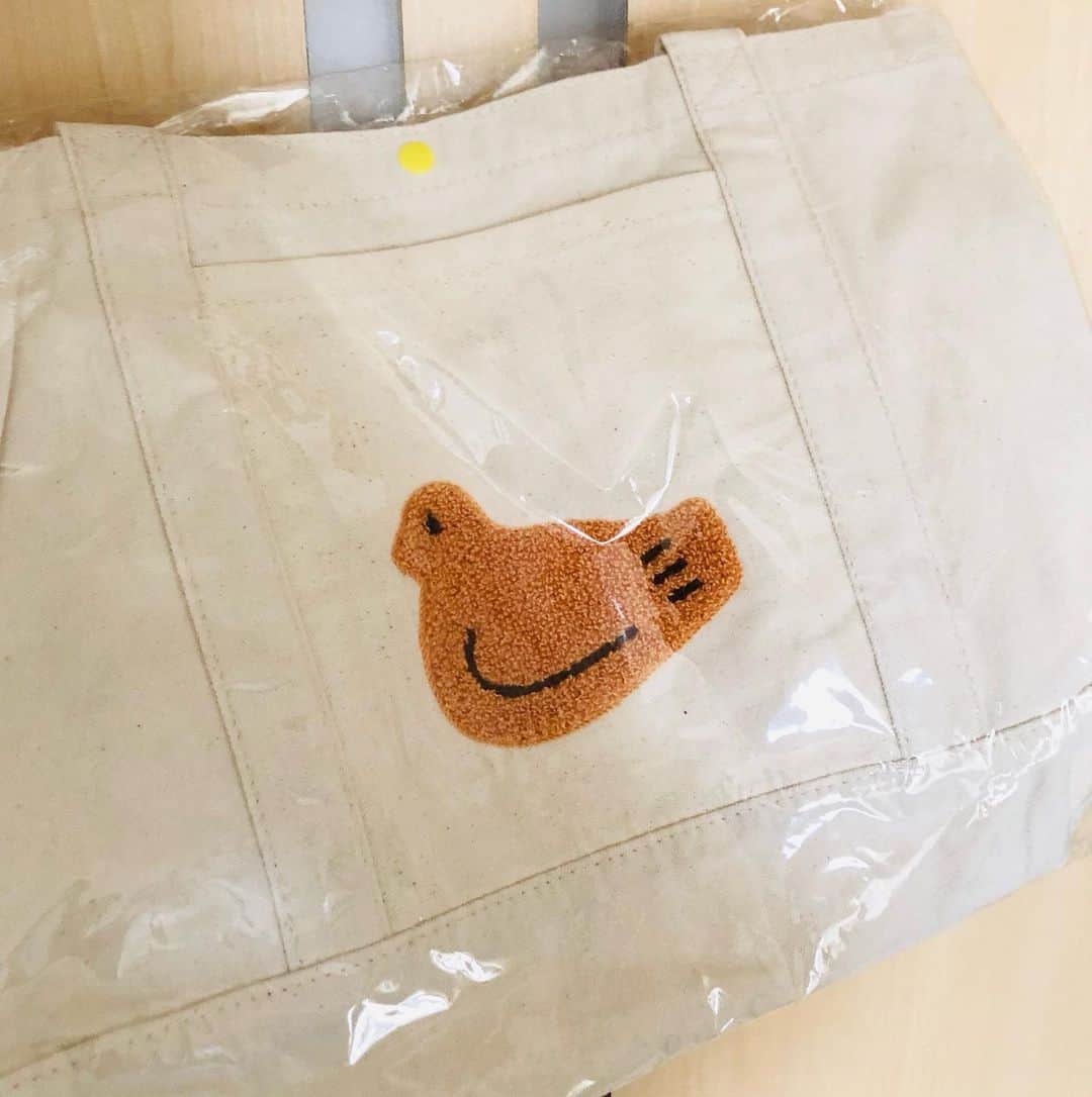 三上市朗のインスタグラム：「今年の豊島屋の「ハトの日」グッズ！ トートバッグが買えました事をここにご報告。 #豊島屋　#鳩サブレー」
