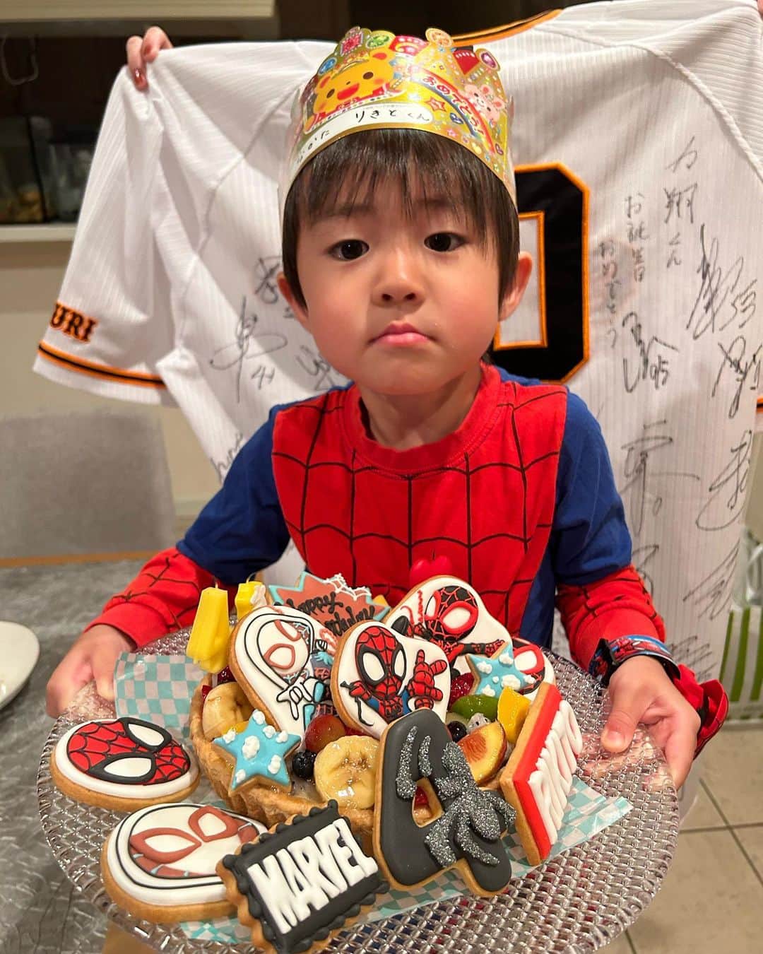 中田翔のインスタグラム：「誕生日おめでとう🎁🎈 大きくなったらスパイダーマンなるらしい！！笑 #中田翔#スパイダーマン#誕生日」