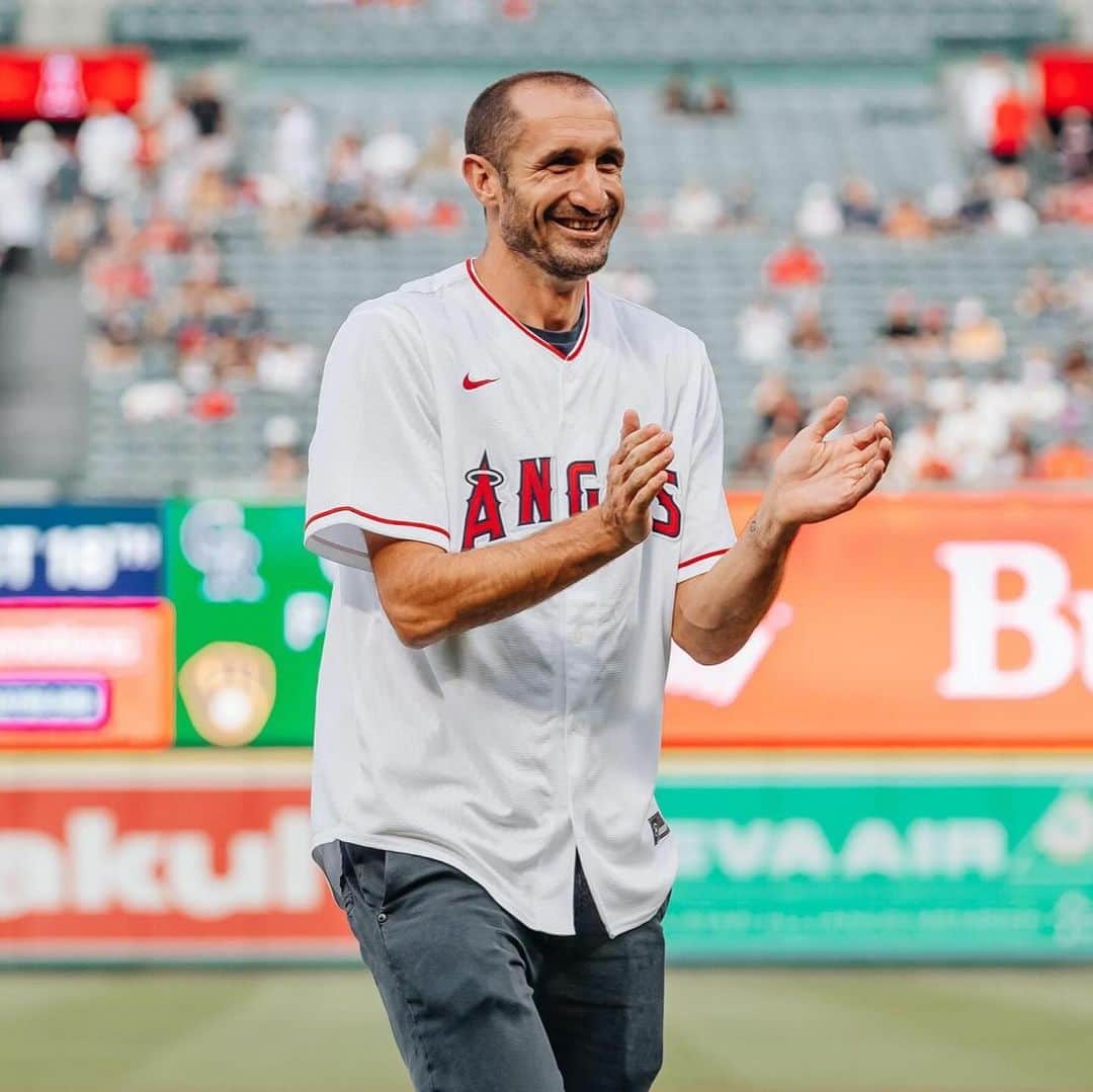 ジョルジョ・キエッリーニのインスタグラム：「Ciao, @angels. 👋」
