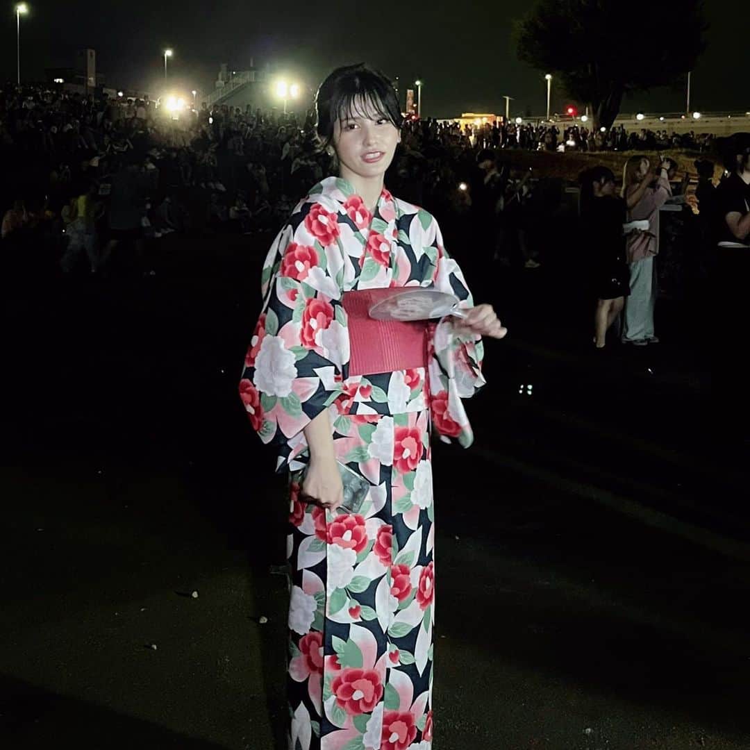池谷実悠のインスタグラム：「花火大会で浴衣着たは良いものの、暑すぎて挫折しそうな人。  (助けての顔)  #花火大会 #ゆかた」