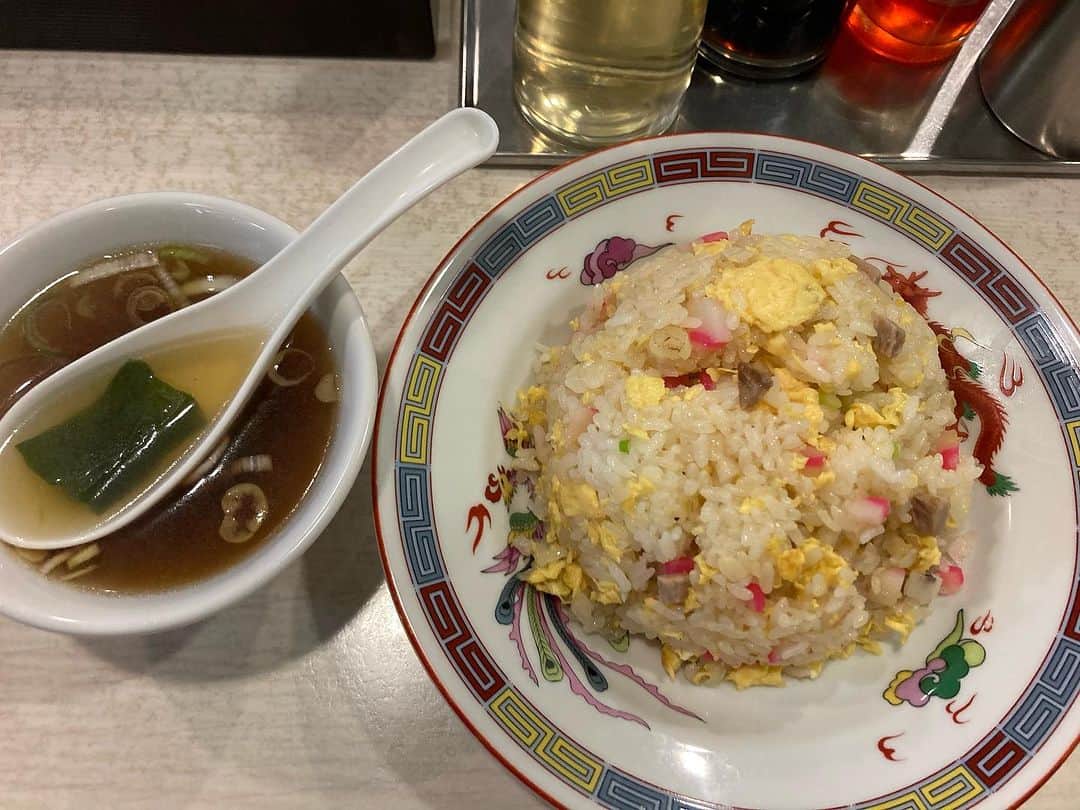佐伯日菜子のインスタグラム：「絵に描いたようなチャーハン大好き！ スープがついてくると盛り上がるね！ そう言えば炒飯部作らなかった？部員は私1人だった気がする。 #中華  #炒飯 #チャーハン  #美味しかった」