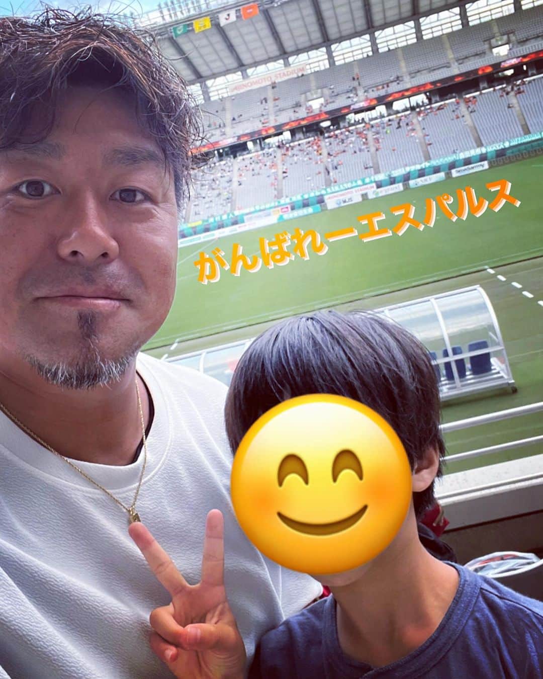 黒羽根利規さんのインスタグラム写真 - (黒羽根利規Instagram)「8月6日 清水エスパルスVS東京ヴェルディ  たかし君より5メートル前に出て写真撮ってます😂 顔デカいからや〜  子供達に最高の思い出のプレゼントしてくれてありがとう😍  #乾貴士　選手 #ただただカッコよっ #黒羽根利規 #ただただ顔デカっ #権田修一　選手 #疲れてる所ありがとうございました #ベンジャミンコロリ　選手 #ナイスガイすぎる件 #子供の目がキラキラ #子供に夢を与えられる職業ってステキ」8月10日 12時27分 - toshiki_k42