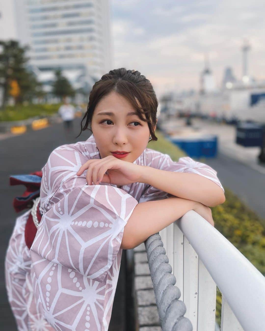 のインスタグラム：「・ ・ はるはるチャンネル8月10本投稿挑戦中🔥  そのうち3本はYouTube LIVEやります🍺 どなたでも見れます！是非見にきてね😘  【日時】  8月11日(祝・金)12時半～14時👘 ▶︎浴衣配信✨  8月19日(土)19時～20時半👗 ▶︎私服配信✨  8月29日(火)18時半～21時🎂 ▶︎誕生日配信🍻㊗️  お待ちしてます💕 ・ ・ ・ 心変わりの相手は私にしてみない？💎  《SNS》 🌻YouTube（２つやってます✌️） ⚫︎アラサーほろよい隊  ⚫︎はるはるチャンネル (ストーリーズハイライトから飛べます✈️） 🌻Twitter  @ Haru2nrun 🌻TikTok  @ haru2n.run ・ ・ #女優#俳優#ダンサー#RIZINガール #新人YouTuber  #YouTuber #チャンネル登録お願いします  #大人女子#ビール女子 #グルメ女子  #お酒好き女子 #お酒好きな人と繋がりたい  #ビール部 #お酒好きと繋がりたい  #アラサー女子#アラサー独身女子  #いいね歓迎 #フォロー大歓迎  #japanesegirl #instagood #like4like #浴衣#浴衣女子 #浴衣コーデ #浴衣美人  #浴衣ポートレート #ポートレート  #生配信#YouTubeLIVE#youtube生配信」