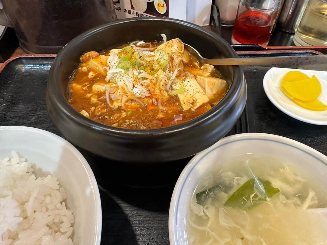 まえちゃんねるさんのインスタグラム写真 - (まえちゃんねるInstagram)「今日のランチは、麻婆豆腐定食。本当は麻婆麺を食べに来たんだけど、麺が午前中で無くなっちゃったんだって。どんだけー  #ランチ #今日のランチ #麻婆豆腐 #麻婆麺 #定食」8月10日 12時35分 - n_skywalker