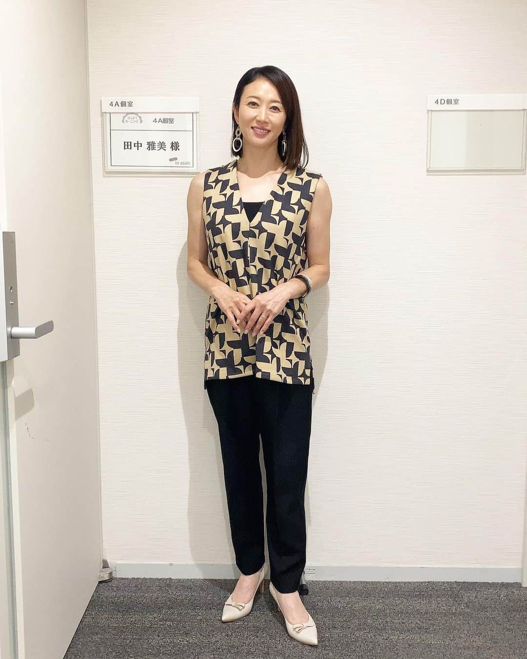 のインスタグラム：「8月9日 テレビ朝日「グッドモーニング」で着用した衣装はこちらでした。  ・ ・ トップス、ボトムス共に @zampa_co.ltd #ザンパ  アクセサリー @abiste_official  シューズ #dianashoes  ・ #テレビ朝日 #グッドモーニング #衣装 #六本木 #たなかまさみ #水曜日」