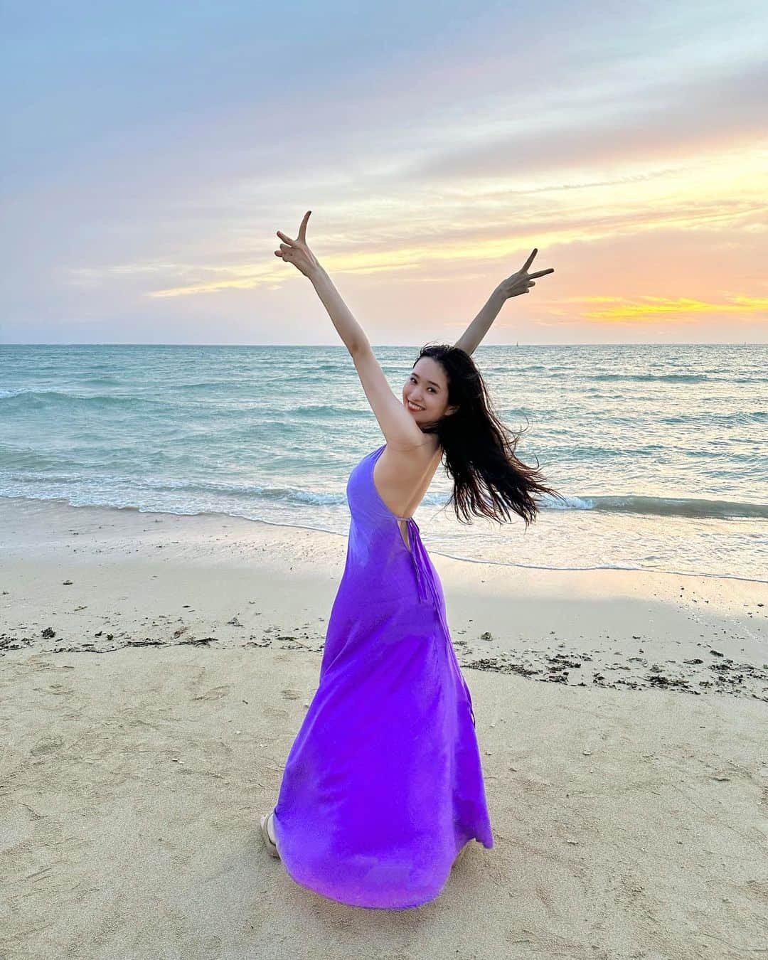 のインスタグラム：「.  🎂  本日誕生日を迎えました✨  いつも周りを見渡すと、 すぐ側で私を支えて下さる 素晴らしい人たちに囲まれている 環境があることに気づかされます。 今日という日を、 健康に笑顔で迎えられるのは、 そんな周りの方々のおかげです。  いつも応援して下さる皆さん、 支えて下さる皆さん、 多くの学びを下さる先輩方、 家族、友人たち… 全ての方に心から感謝です。 いつもありがとうございます。  表現者として、 微力かもしれませんが、 皆さんの日常に少しでも 笑顔を増やせるような存在になれるよう、 今後も日々邁進して参ります。  そしてもうすぐ 嬉しいお知らせがあります♡ 是非お楽しみに…♡  これからも引き続き どうぞ宜しくお願い致します✨  Today is my birthday. Whenever I look around, I find myself surrounded by wonderful people who support me by my side. I wanna just tell thanks to the people around me that I'm able to greet today with a healthy and smile on my face. Everyone who always supports, Dear all my funs, Seniors who have taught me a lot, my family, my friends... Thank you very much to all of you. I'm always grateful for your help.  As a performer, It may be weak,  However, I'll continue to make efforts every day so that through my performance, I hope to bring smiles to someone's daily life.  And also, I have brilliant news coming soon♡ Please looking forward to it…♡  Thank you very much ✨  2023, 8, 10 Mayuko Kominami  . .  ／ 📲小南満佑子オフィシャルファンクラブ 『Mayuko The World』会員募集中🌏✨ プロフィール欄のURLから簡単にご登録頂けます。 是非"YOU-RUN"(会員名)になって応援お願いします！ ＼  #japan #japanese  #singer #opera #musical #concert #live  #actress #drama #movie #mc #artist #camera #ocean #beach #sunset  #jewelry #ootd #birthday #august  #女優 #表現者 #歌手 #司会 #ホリプロ #小南満佑子」