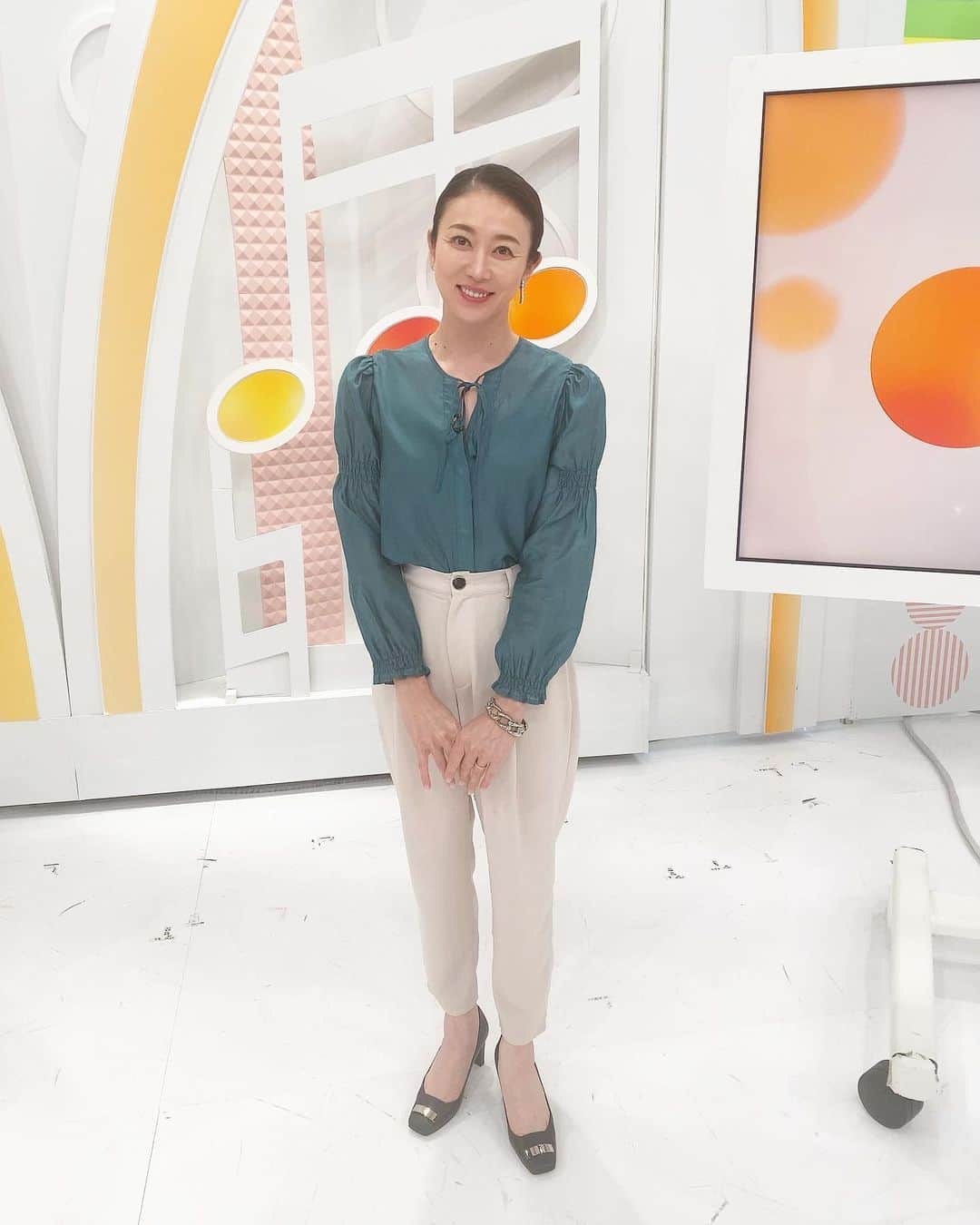 田中雅美さんのインスタグラム写真 - (田中雅美Instagram)「8月3日 メーテレ「アップ」で着用した衣装はこちらでした。  ・ ・ トップス、ボトムス共に @zampa_co.ltd #ザンパ  アクセサリー @abiste_official  シューズ #dianashoes  ・ #メーテレ #名古屋 #アップ #up #木曜 #衣装 #東海3県 #田中雅美」8月10日 12時43分 - tanakamasami_official