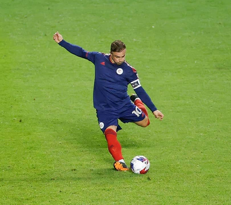 ジェルダン・シャチリのインスタグラム：「🎯⚽️❤️💪🏼#XS10」