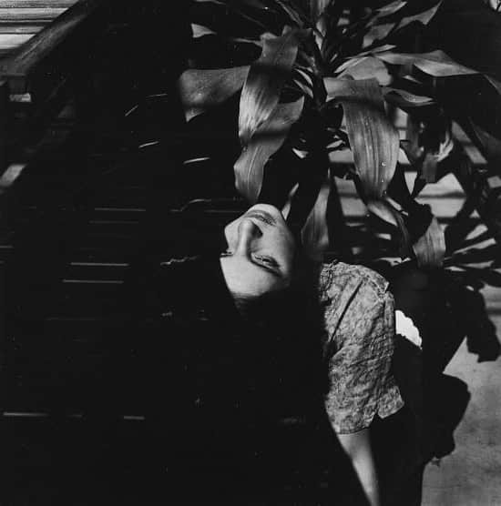 Meganのインスタグラム：「Untitled self-portrait 〰️ Francesca Woodman 1975–1978 🌿 . . . . #francescawoodman #blackandwhite #selfportrait」