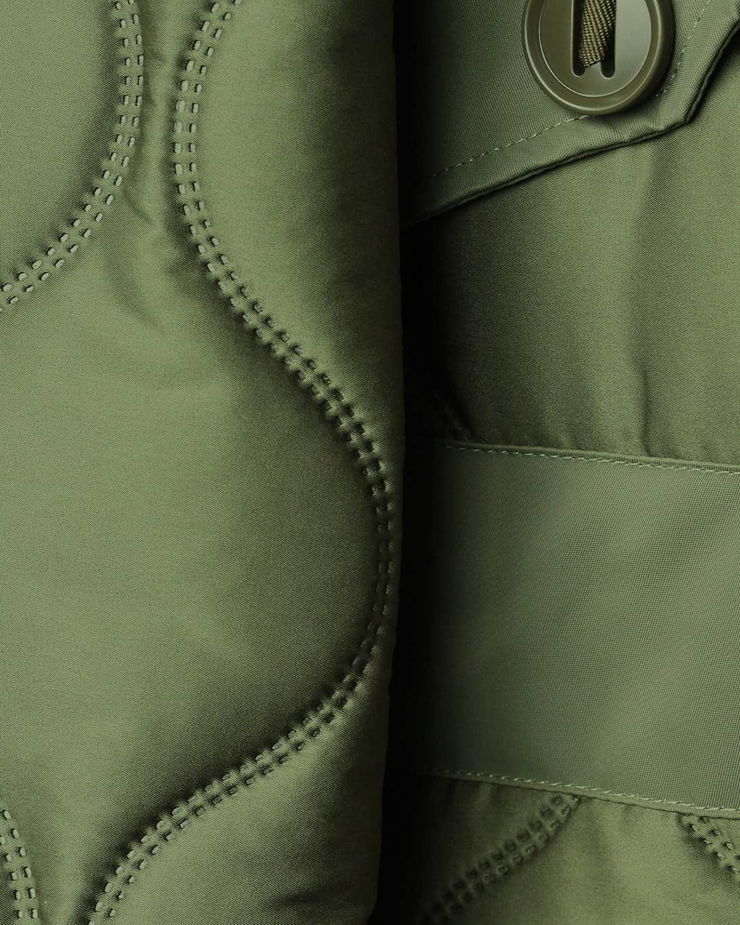 マッカージュのインスタグラム：「HERITAGE QUILTING  An innovative take on heritage quilting and craftsmanship. Heat-pressed quilted jackets cut in contemporary silhouettes for maximum comfort.   More on MACKAGE.COM  #MACKAGE #MONDEMACKAGE」