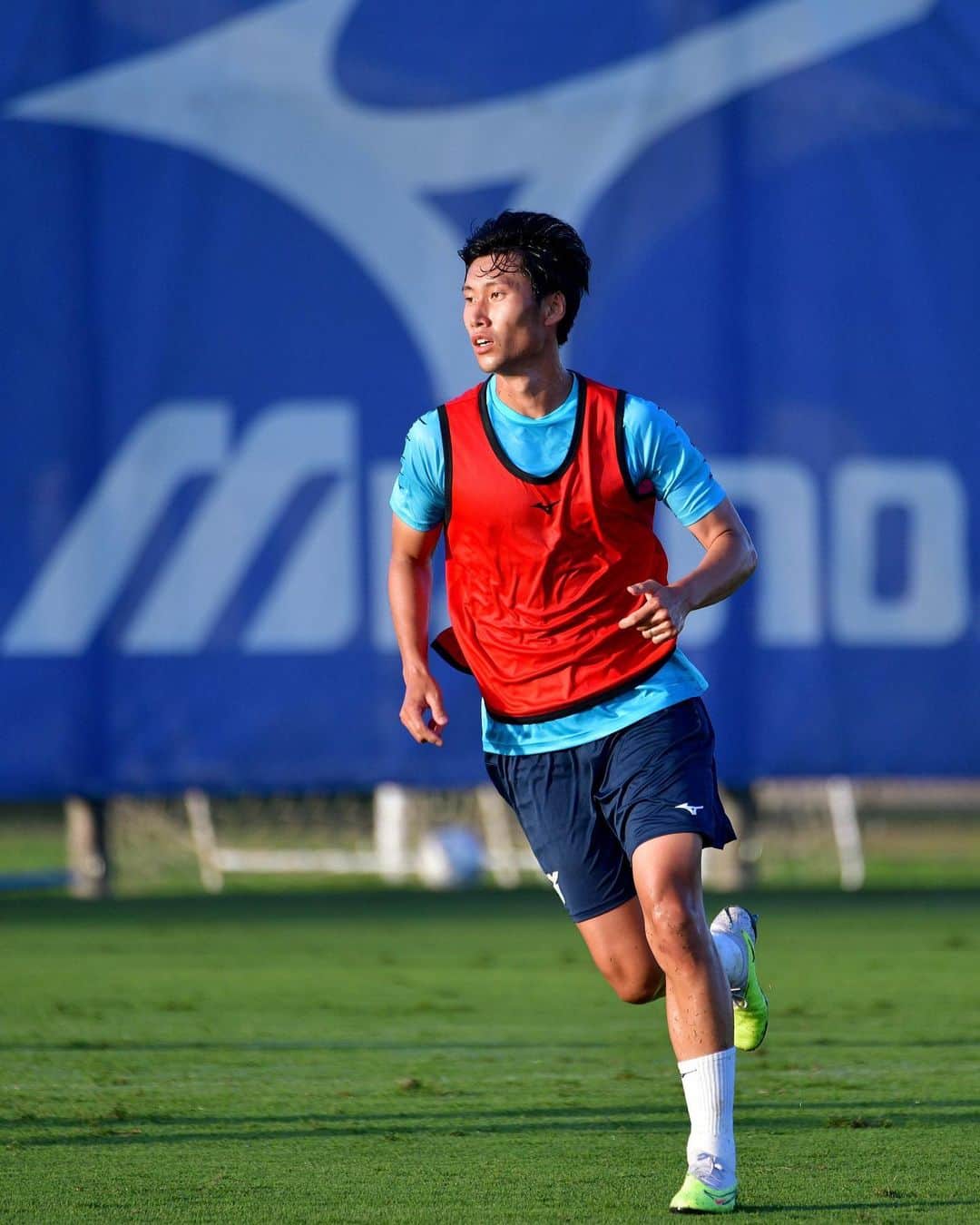 SSラツィオのインスタグラム：「💪 Putting in the 𝗪𝗢𝗥𝗞!   #CMonEagles 🦅」