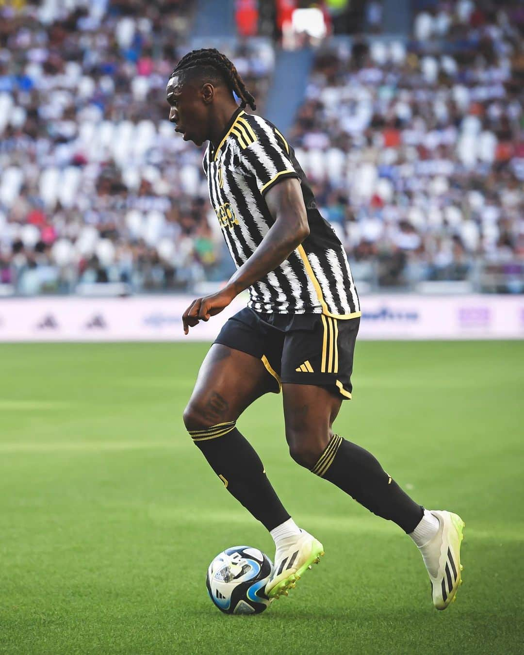 ユヴェントスFCさんのインスタグラム写真 - (ユヴェントスFCInstagram)「An 8️⃣ goal game for our comeback at the Allianz Stadium 😍🔥  ⚽️⚽️ @vlahovicdusan ⚽️ @moise_kean  ⚽️⚽️⚽️ @kaiojorge  ⚽️ @arekmilik  ⚽️ @deanhuijsen」8月10日 4時31分 - juventus