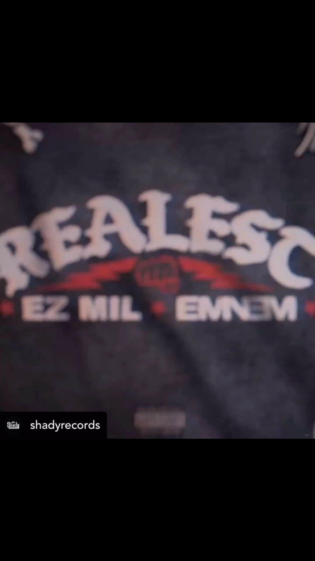 エミネムのインスタグラム：「#Repost @shadyrecords ・・・ #REALEST in the business!! @ezmil x @eminem collab just launched in the new Shady store - link in bio」